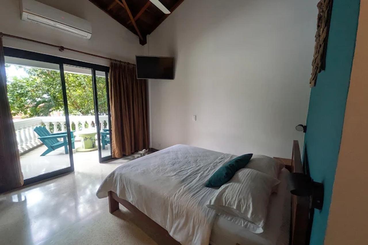 Habitación con salida al exterior en Tamarindo