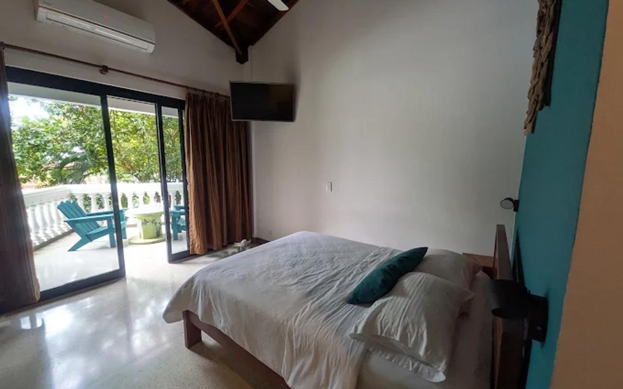 Habitación con salida al exterior en Tamarindo