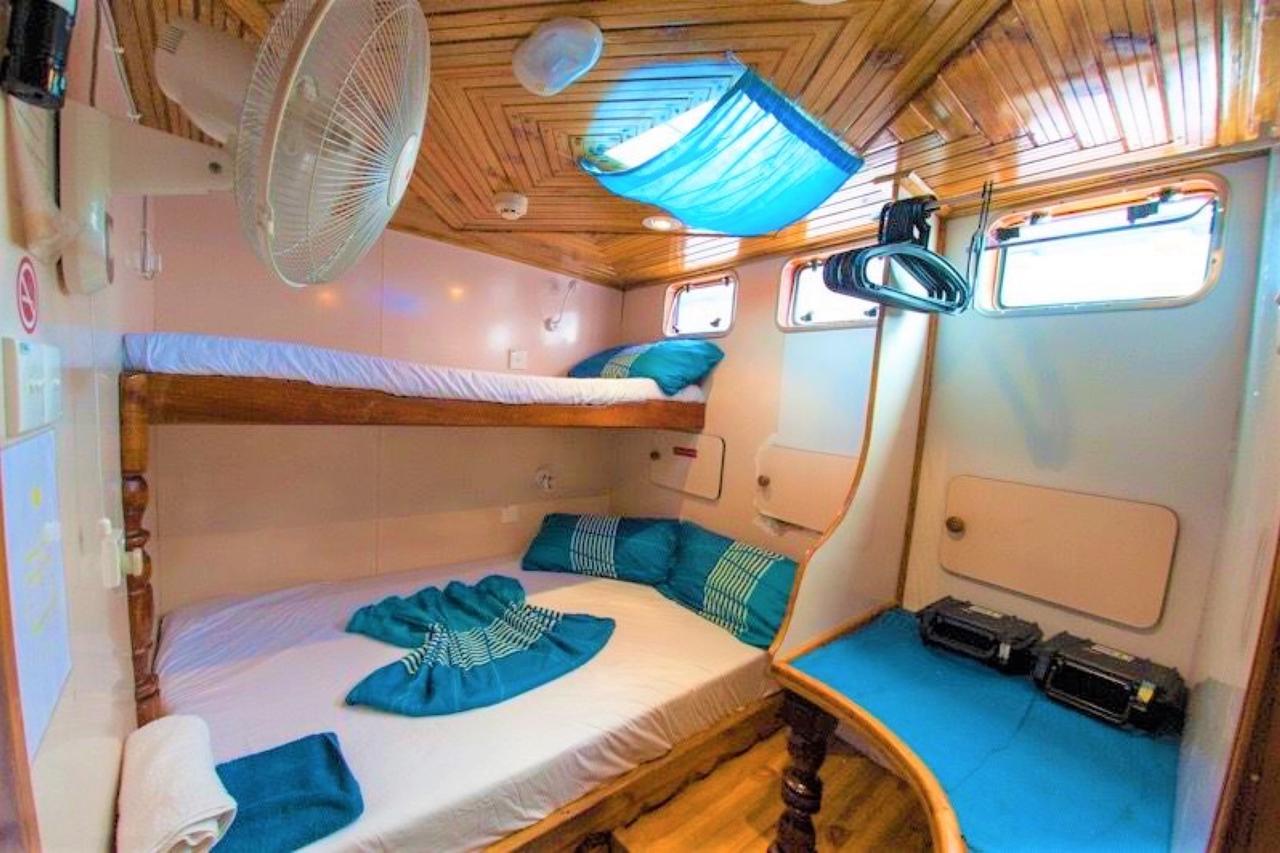 Cabina del Kefi con cama y litera