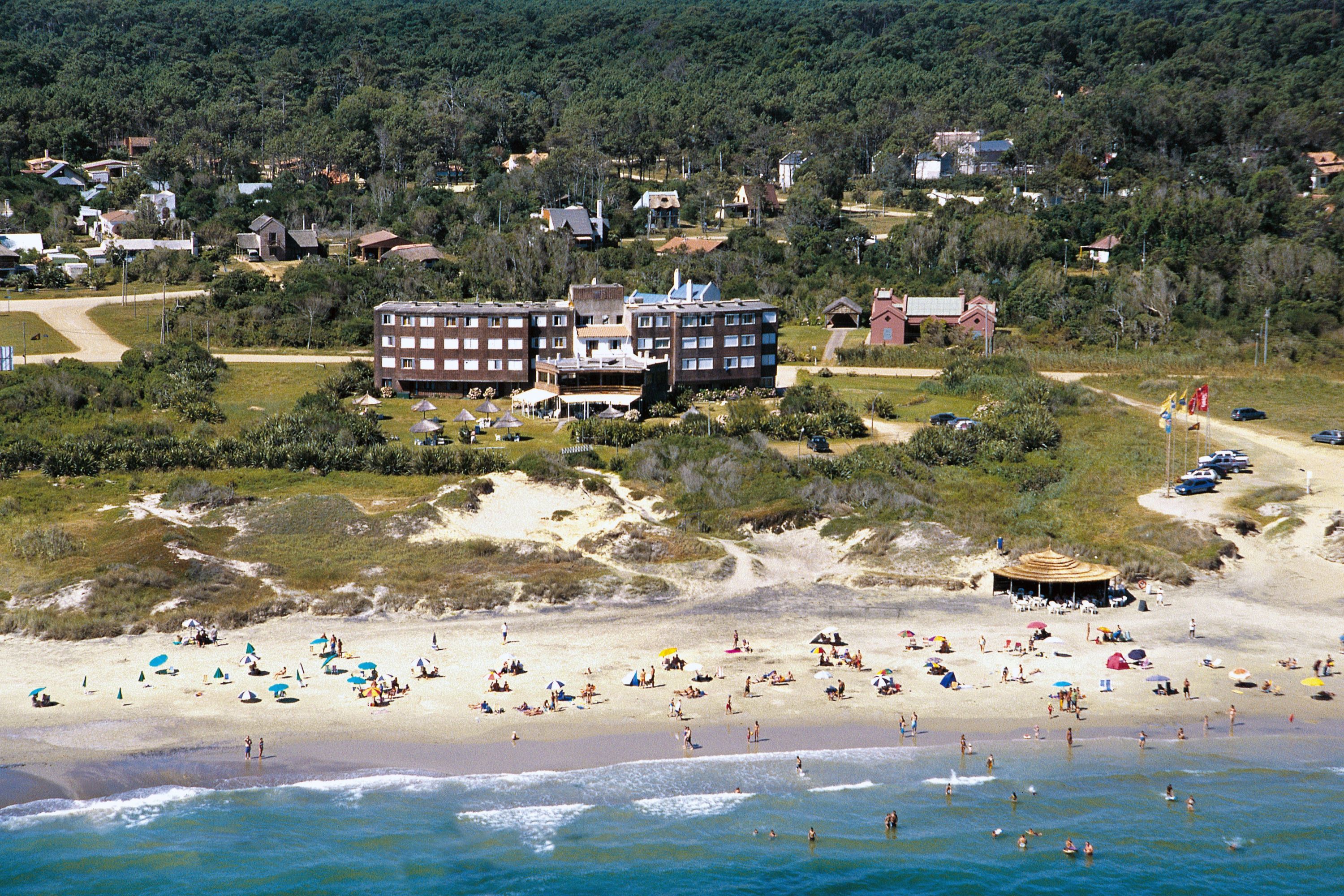 Vista aérea de Portobello Suites frente a Playa Los Botes