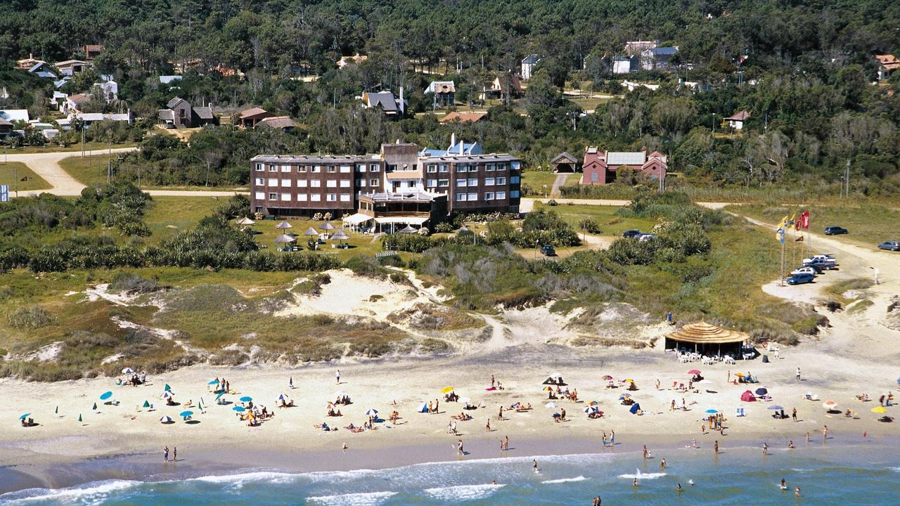 Vista aérea de Portobello Suites frente a Playa Los Botes
