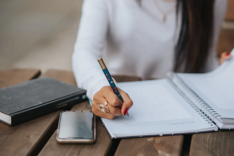 6 Mindset Pitfalls, and How to Overcome Imposter Thoughts as an Independent Consultant