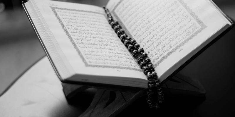 قرآن یا اسماء متبرکہ والے کاغذ کو ضائع کرنے کے تین شرعی طریقے