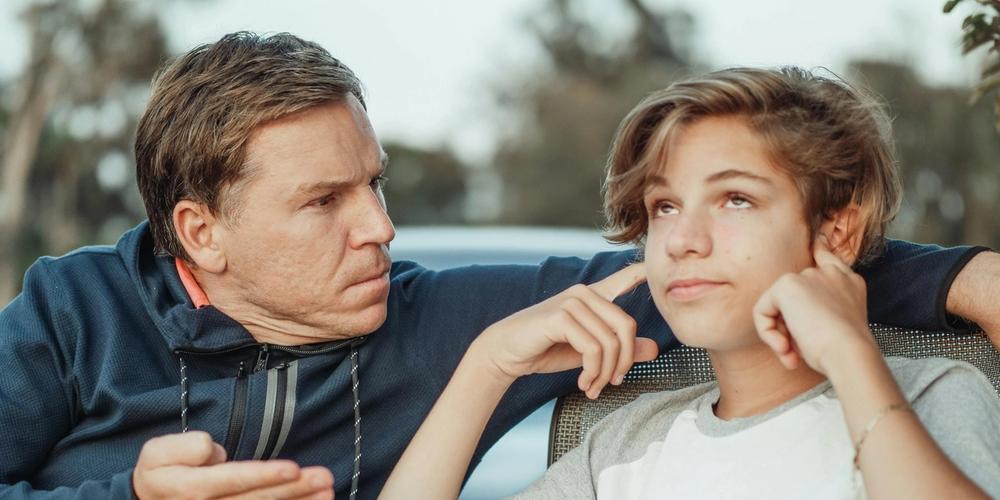 اگر چاہتے ہیں کہ آپ کا بچہ توجہ سے آپ کی بات سنے، تو ان باتوں کا خیال رکھیں: