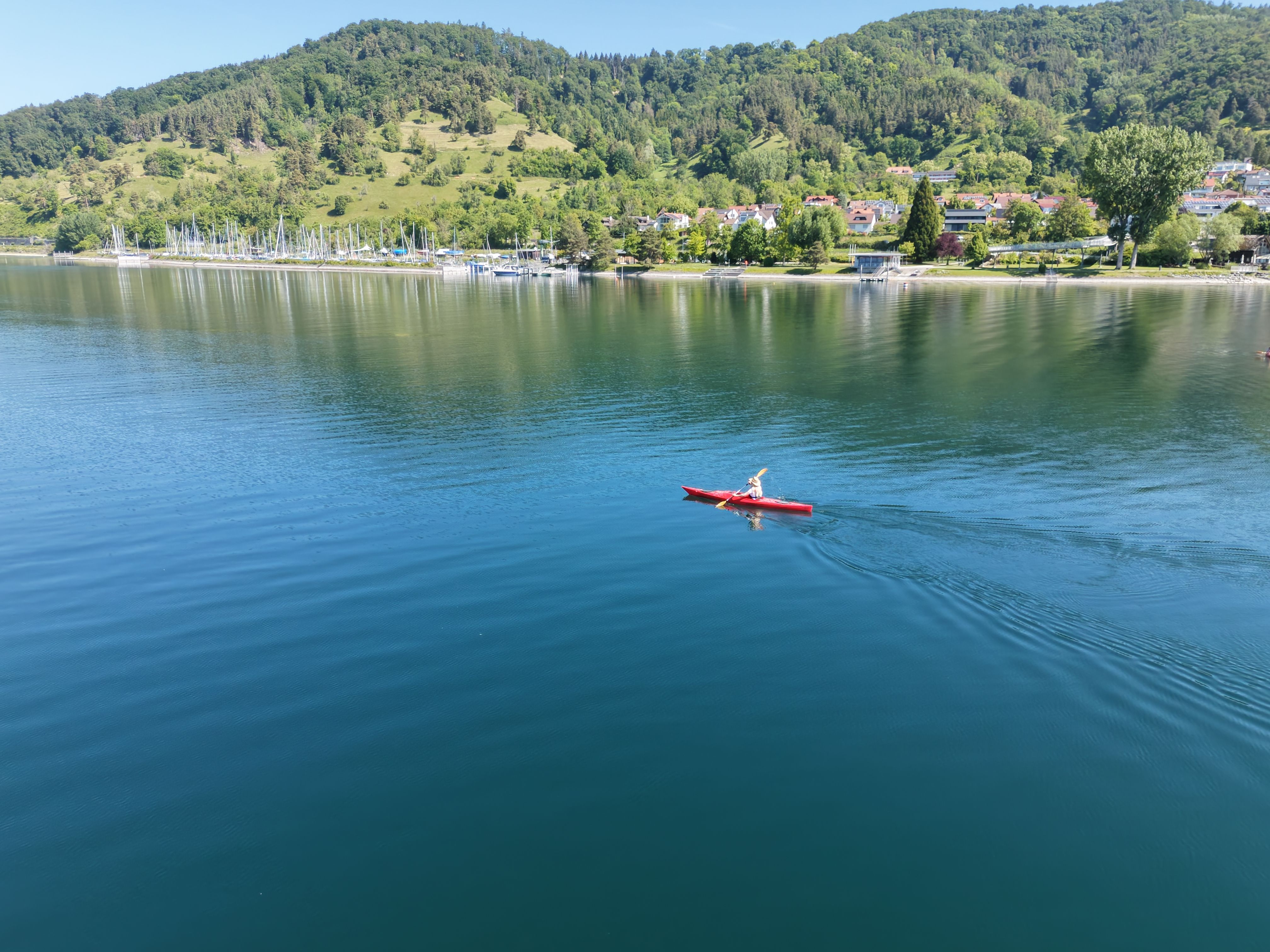La guía definitiva para navegar en kayak en solitario: tu escapada perfecta con Kayakomat