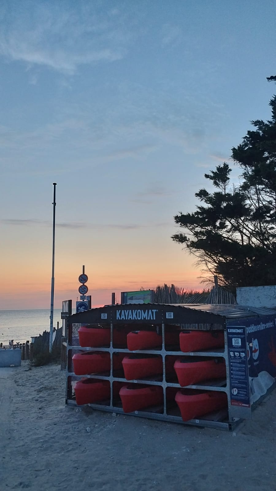 Ditch the dinner date: Why a Kayakomat Paddle is the ultimate sunset activity