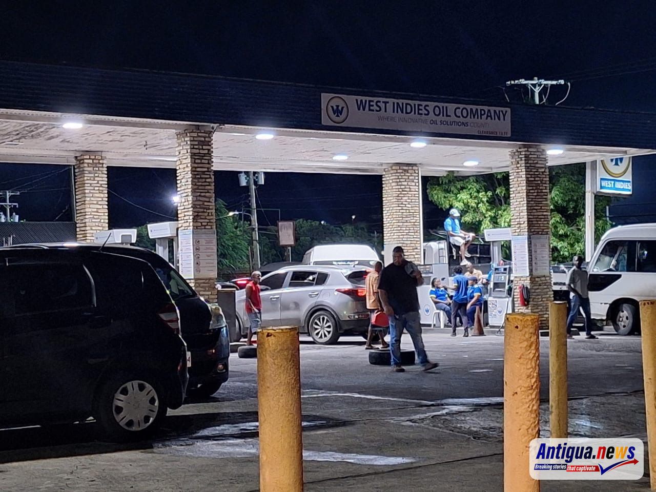 Hundreds Caught In Miles-Long Gas Lines As Dealers Protest Increased Margins