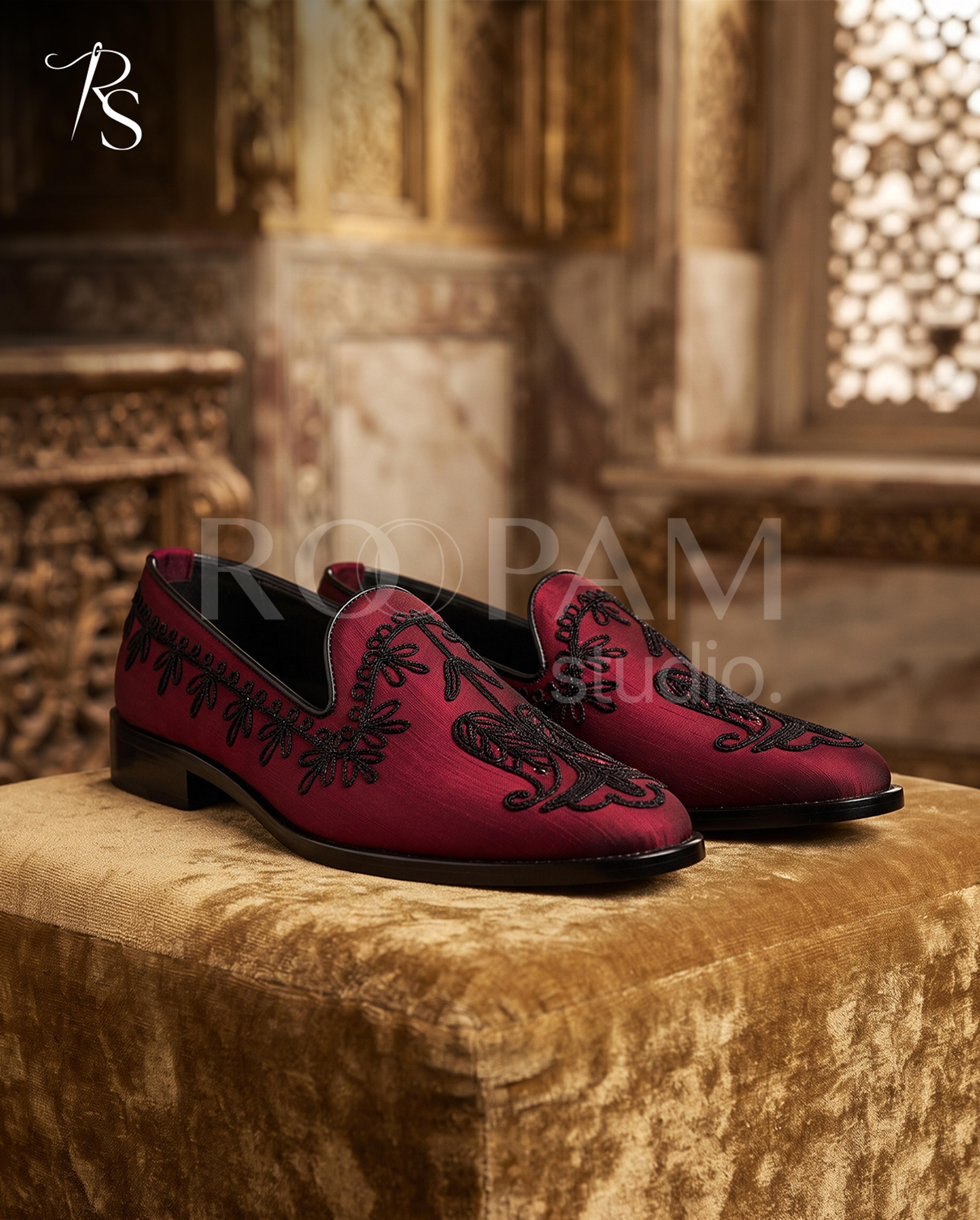 Crimson Noir Embroidered Loafers - Thumbnail 3