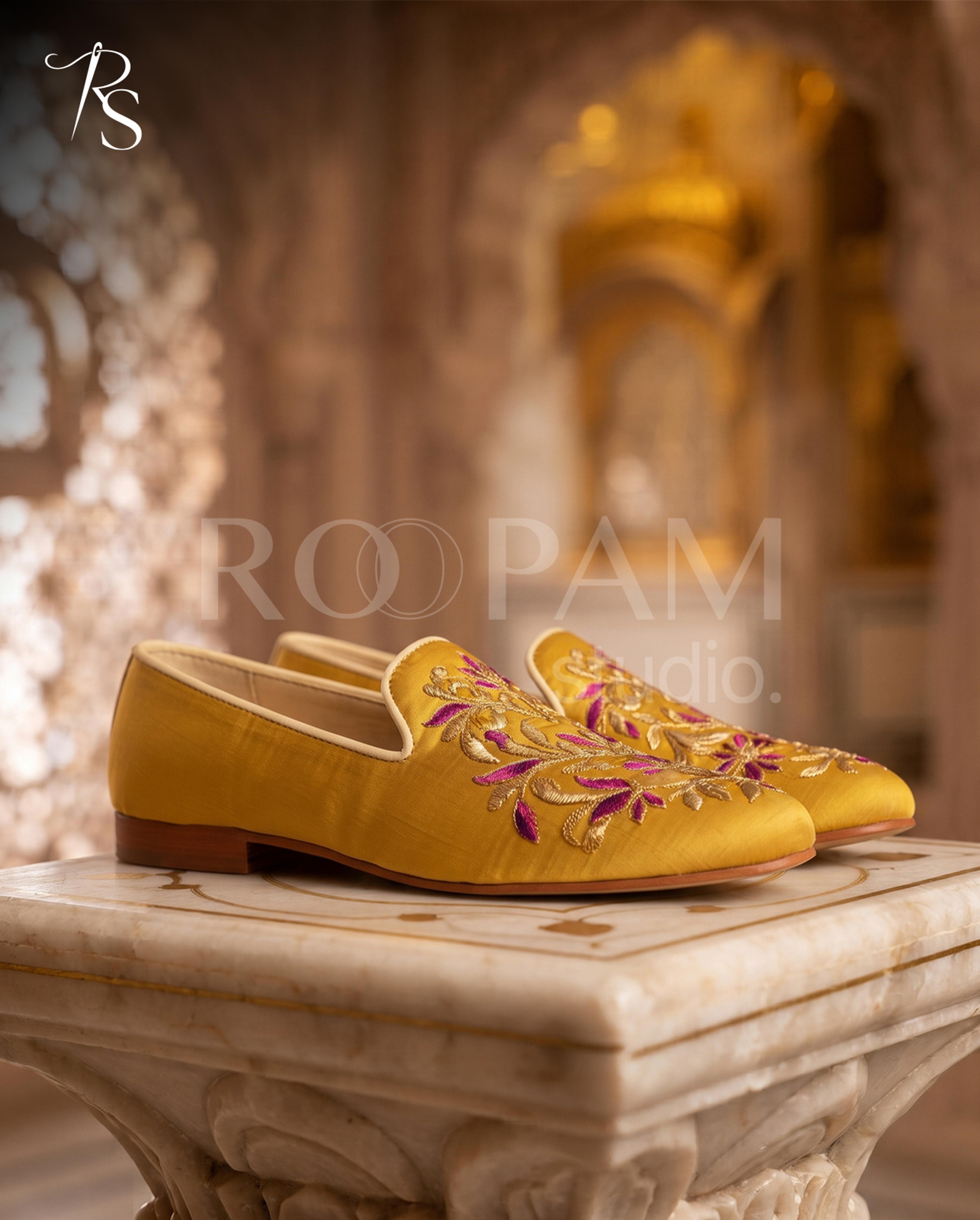 Saffron Bloom Embroidered Loafers - Thumbnail 3