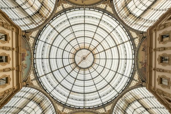 L’interno della Galleria Vittorio Emanuele II a Milano
