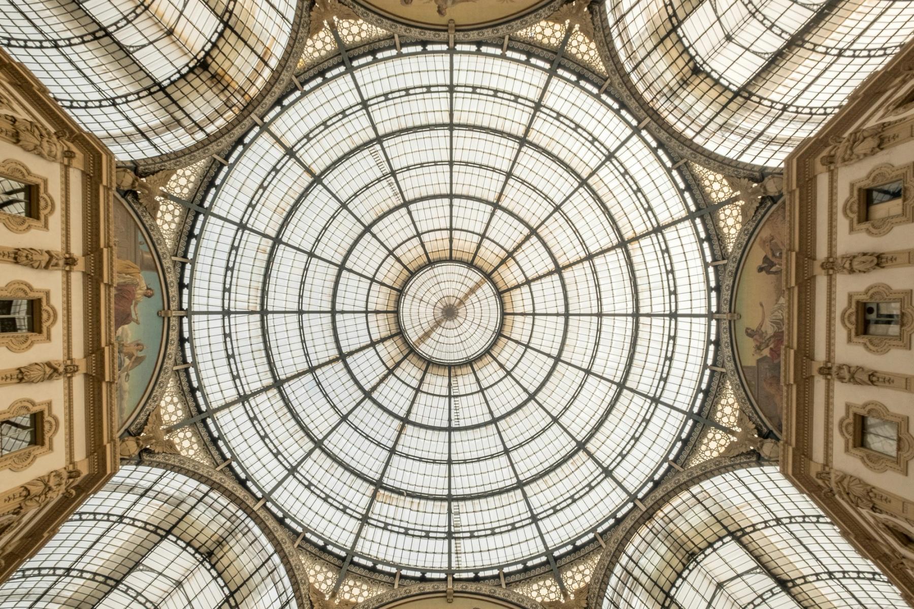 L’interno della Galleria Vittorio Emanuele II a Milano