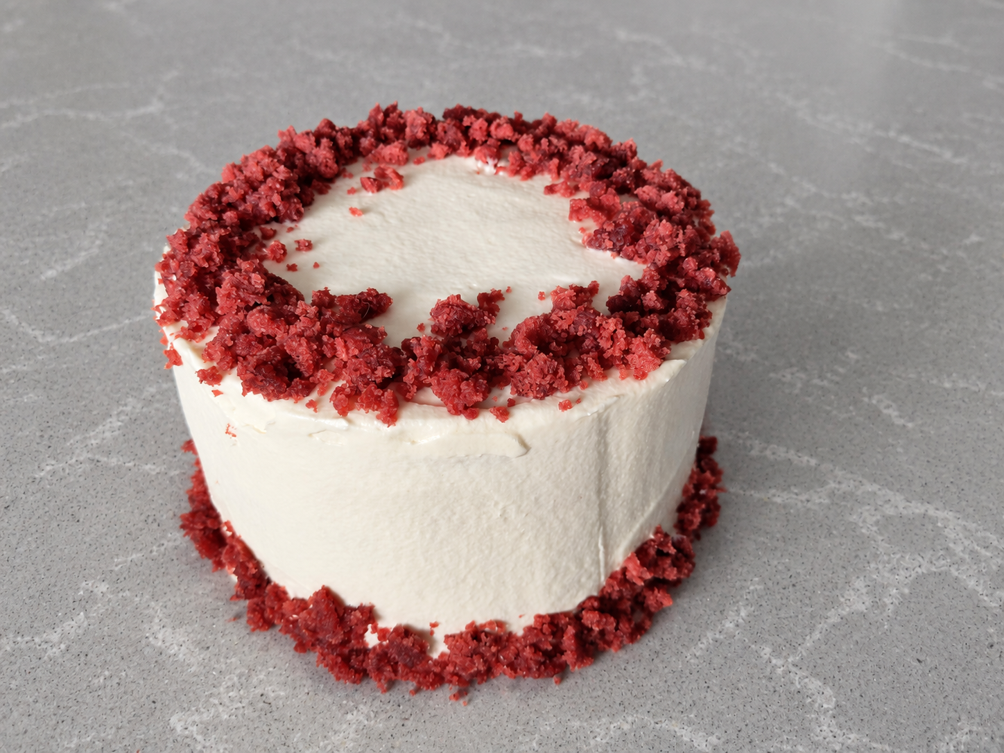 Vegan taart in Leusden — plantaardige Red Velvet taart van The Happy Pine