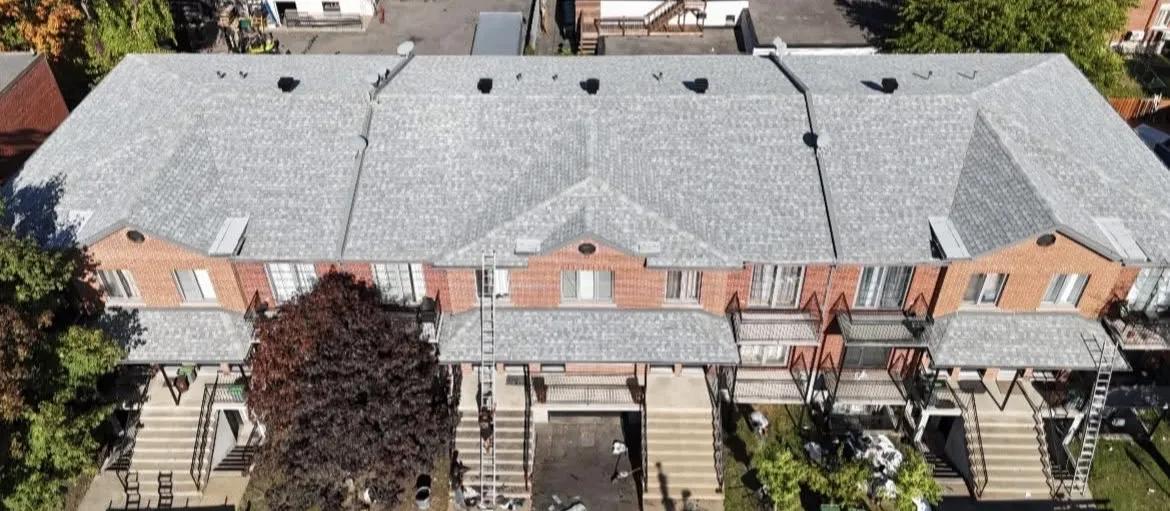 Toiture neuve en bardeaux d'asphalte par nos couvreurs experts