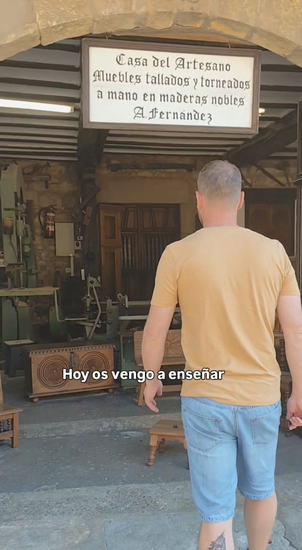 Entrada a taller de madera