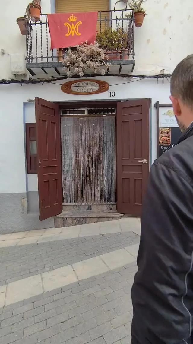 Panadería El Chulo de Letur con pan y dulces tradicionales