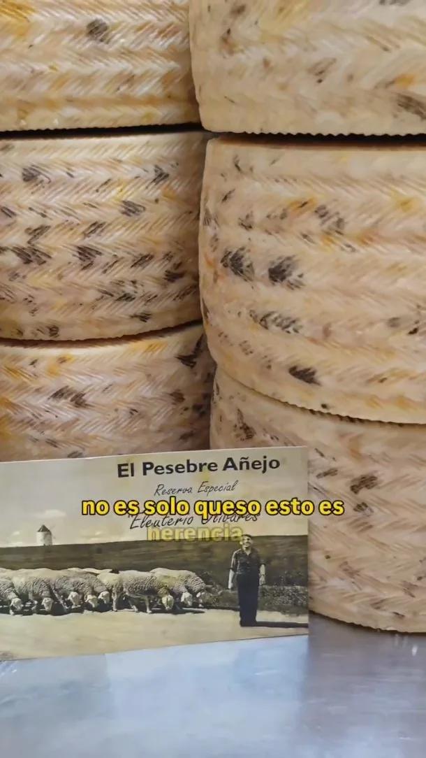 Trabajo artesanal en la quesería Campo Rus
