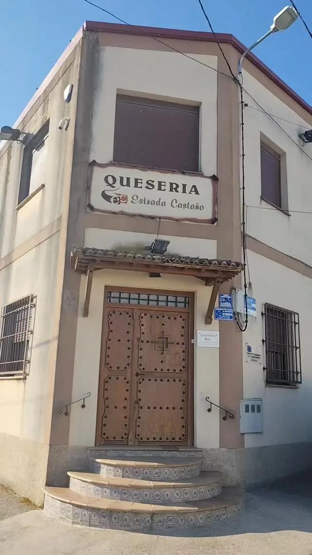 Mujeres rurales trabajando en la quesería Estrada Castaño