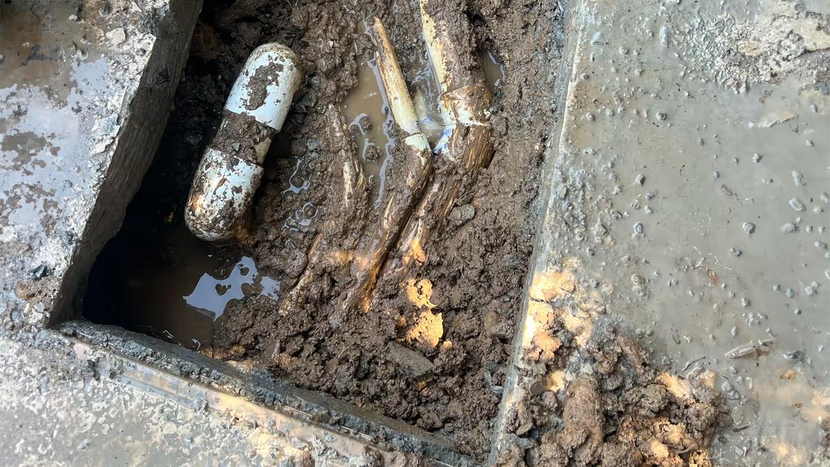Concrete slab leak water is leaking from pipes