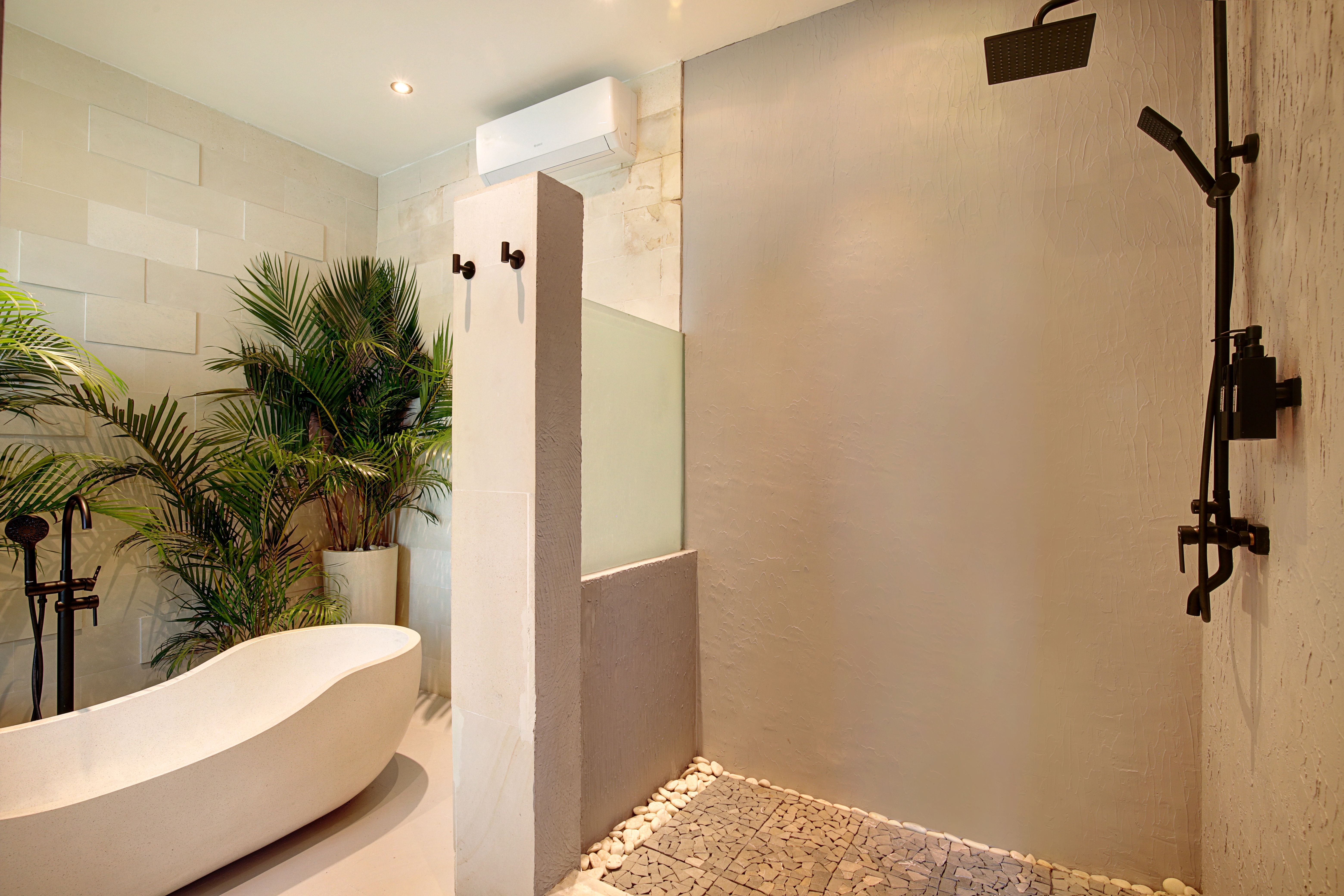 Bathrooms — photo 33