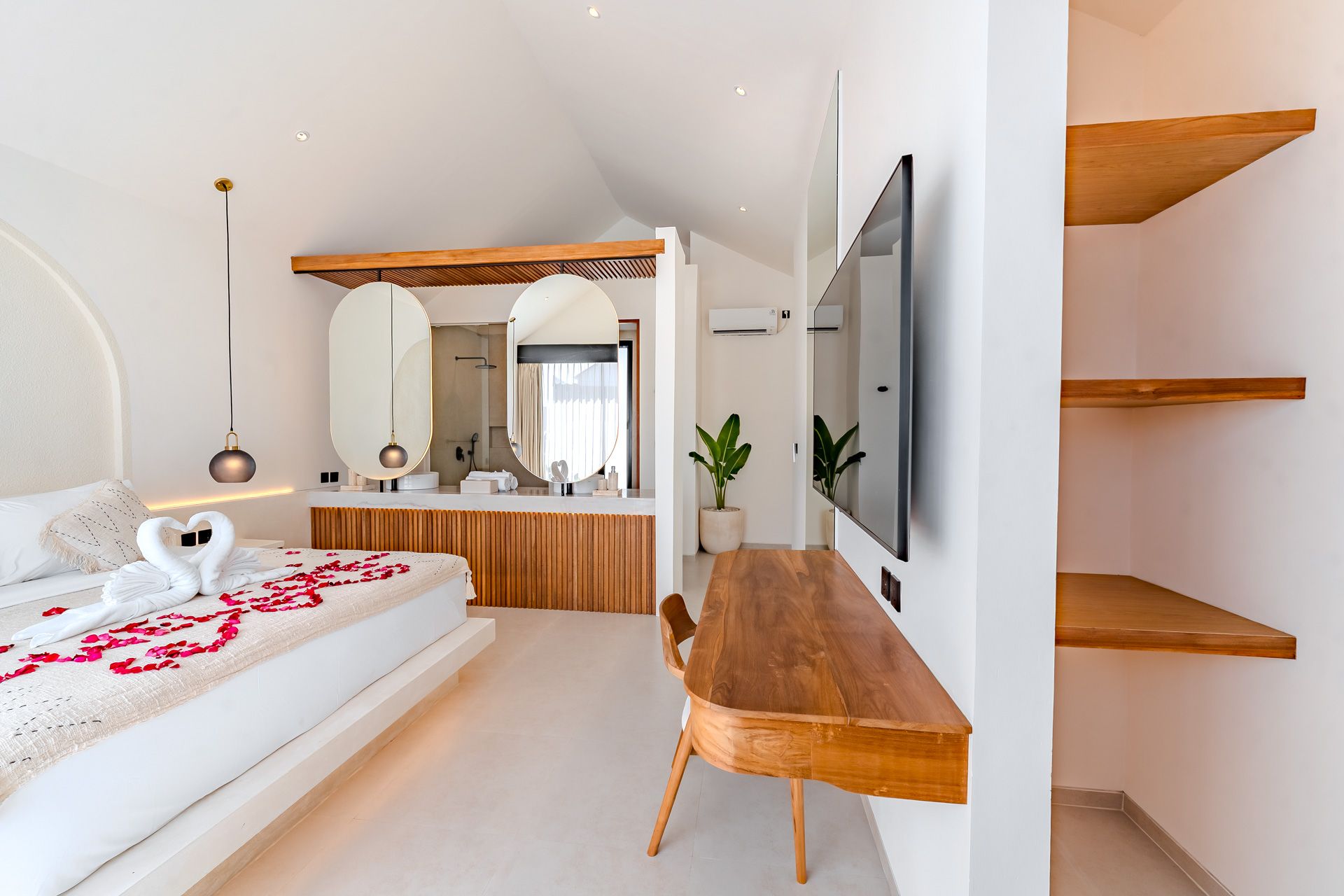 Bedrooms — photo 30