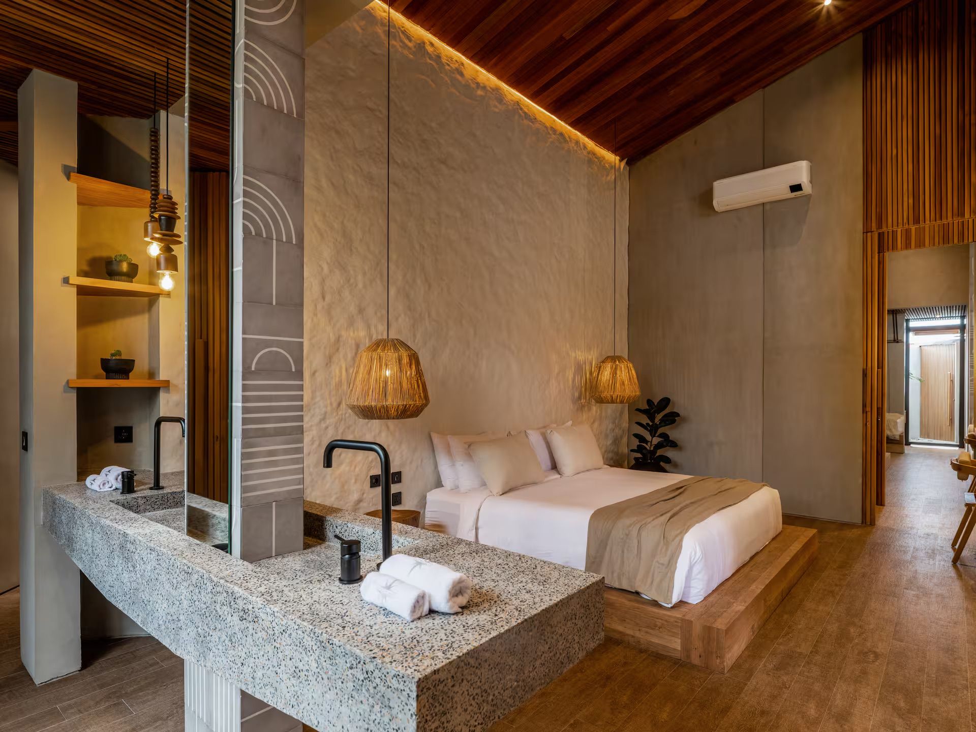 Bedrooms — photo 14