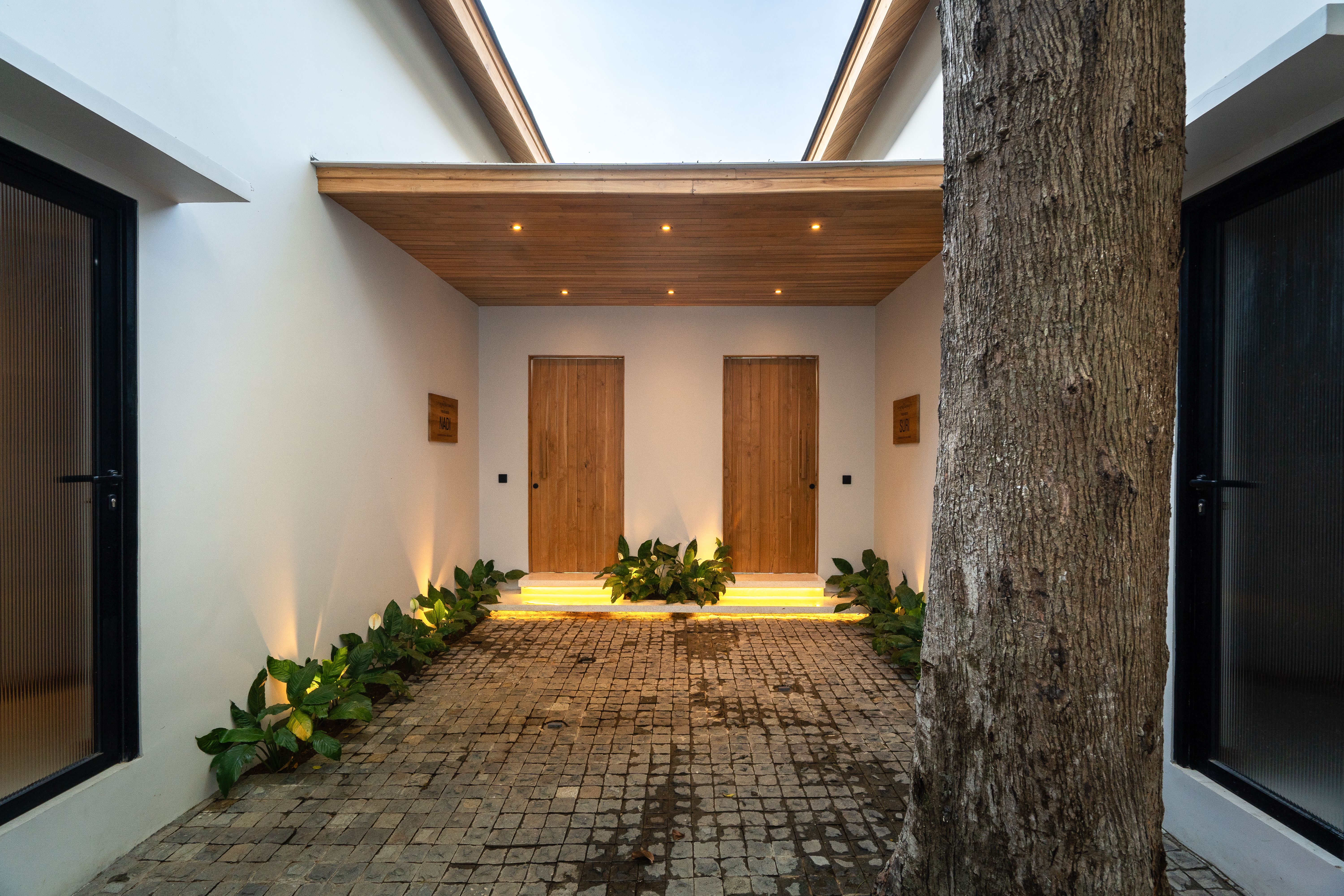 Exterior — photo 2