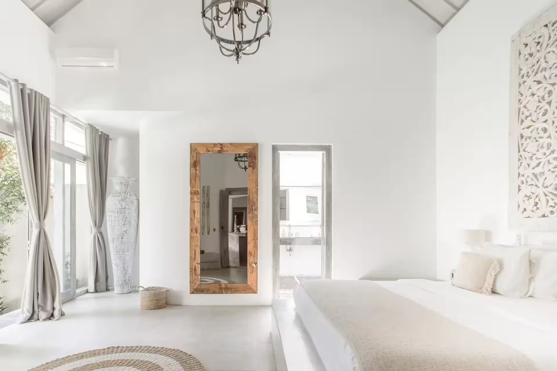 Bedrooms — photo 12