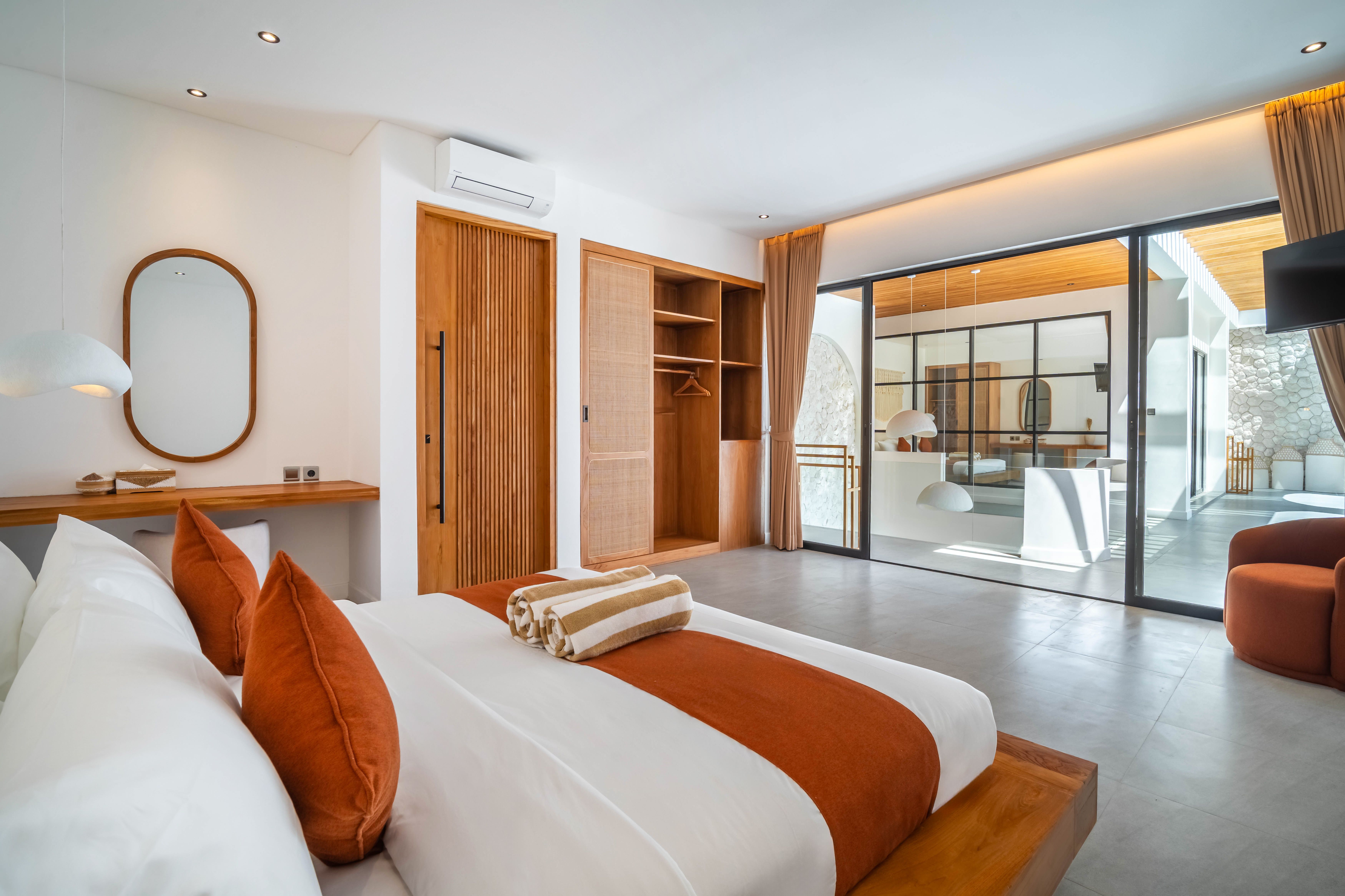 Bedrooms — photo 24