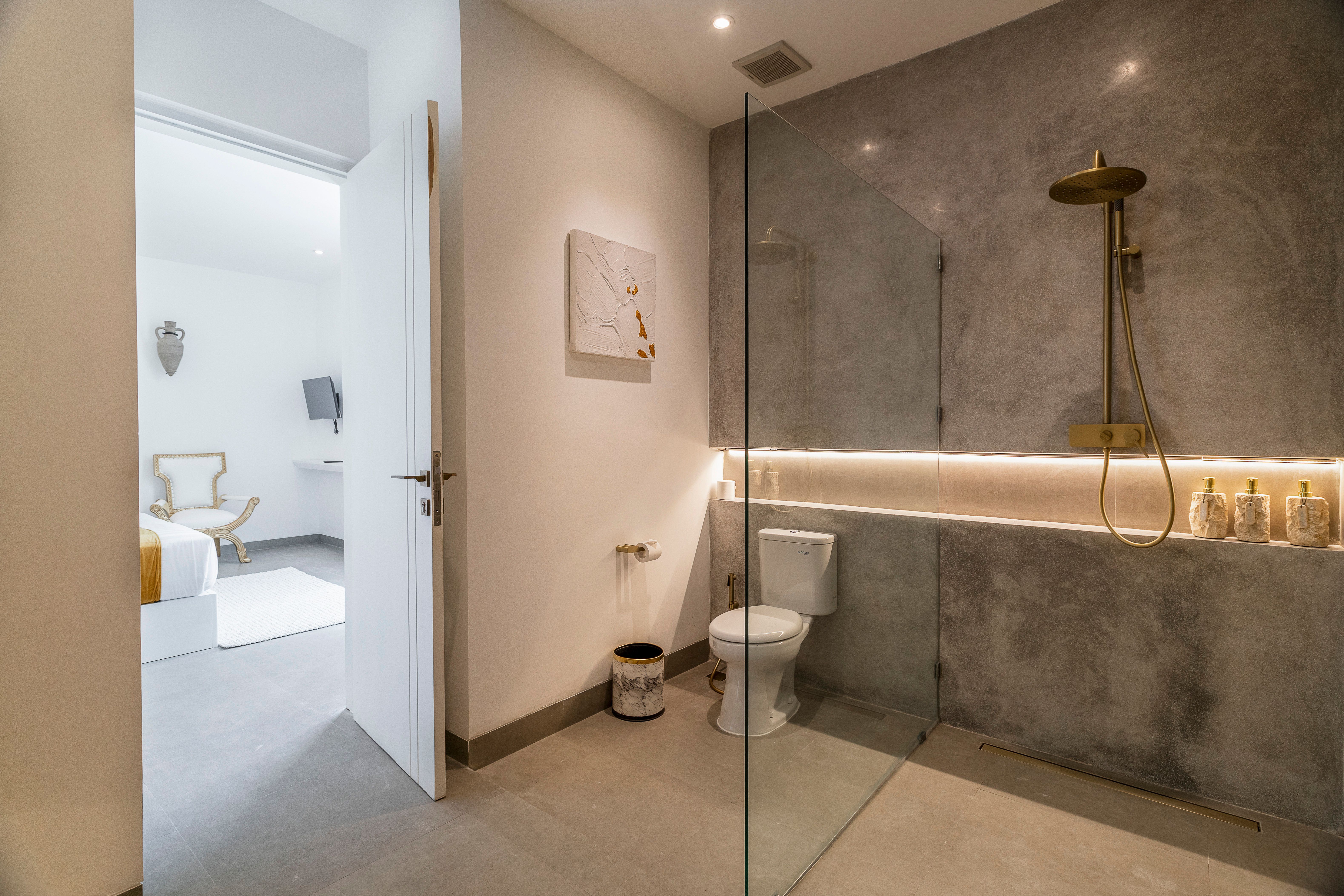 Bathrooms — photo 32