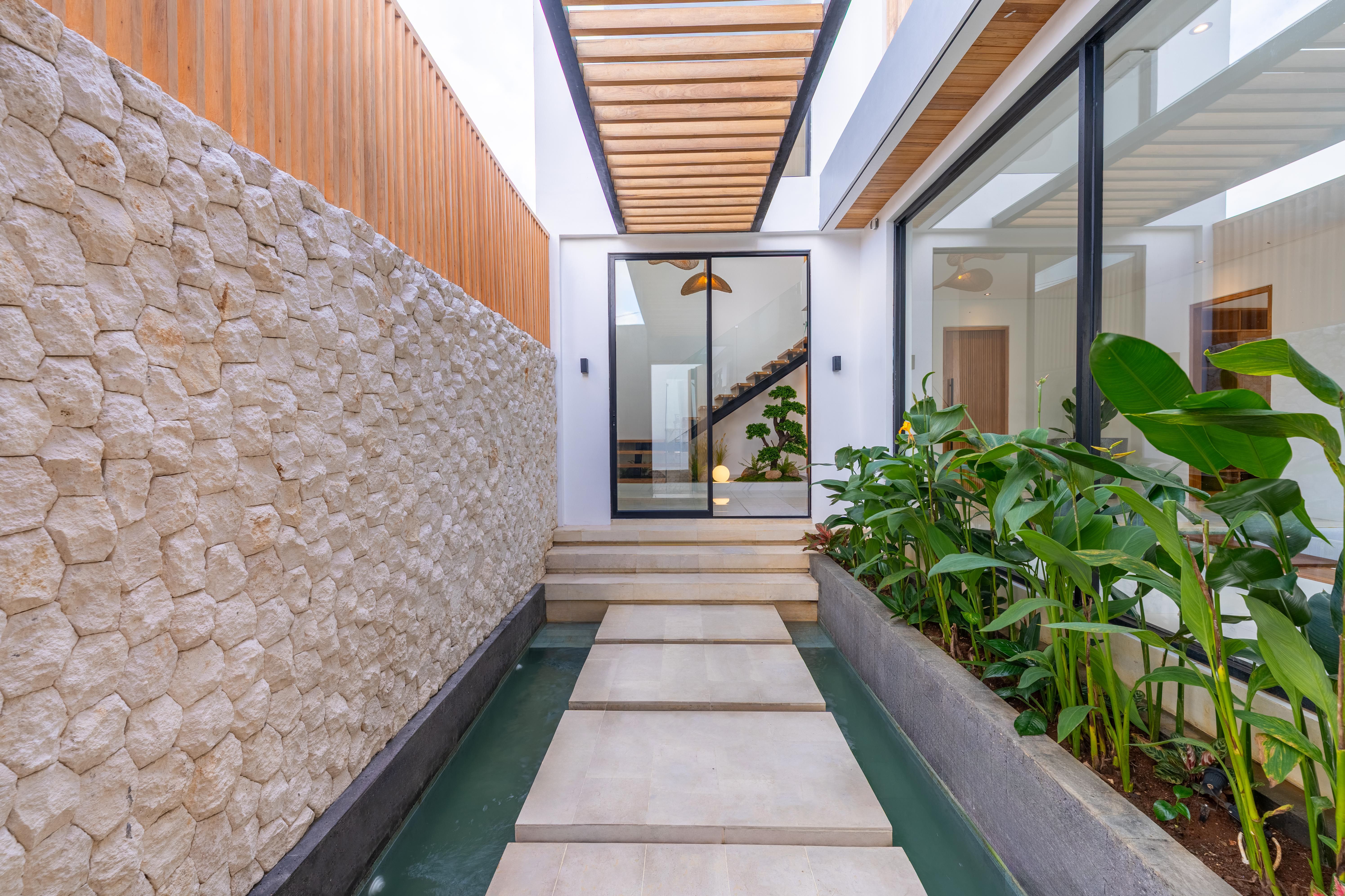 Exterior — photo 4