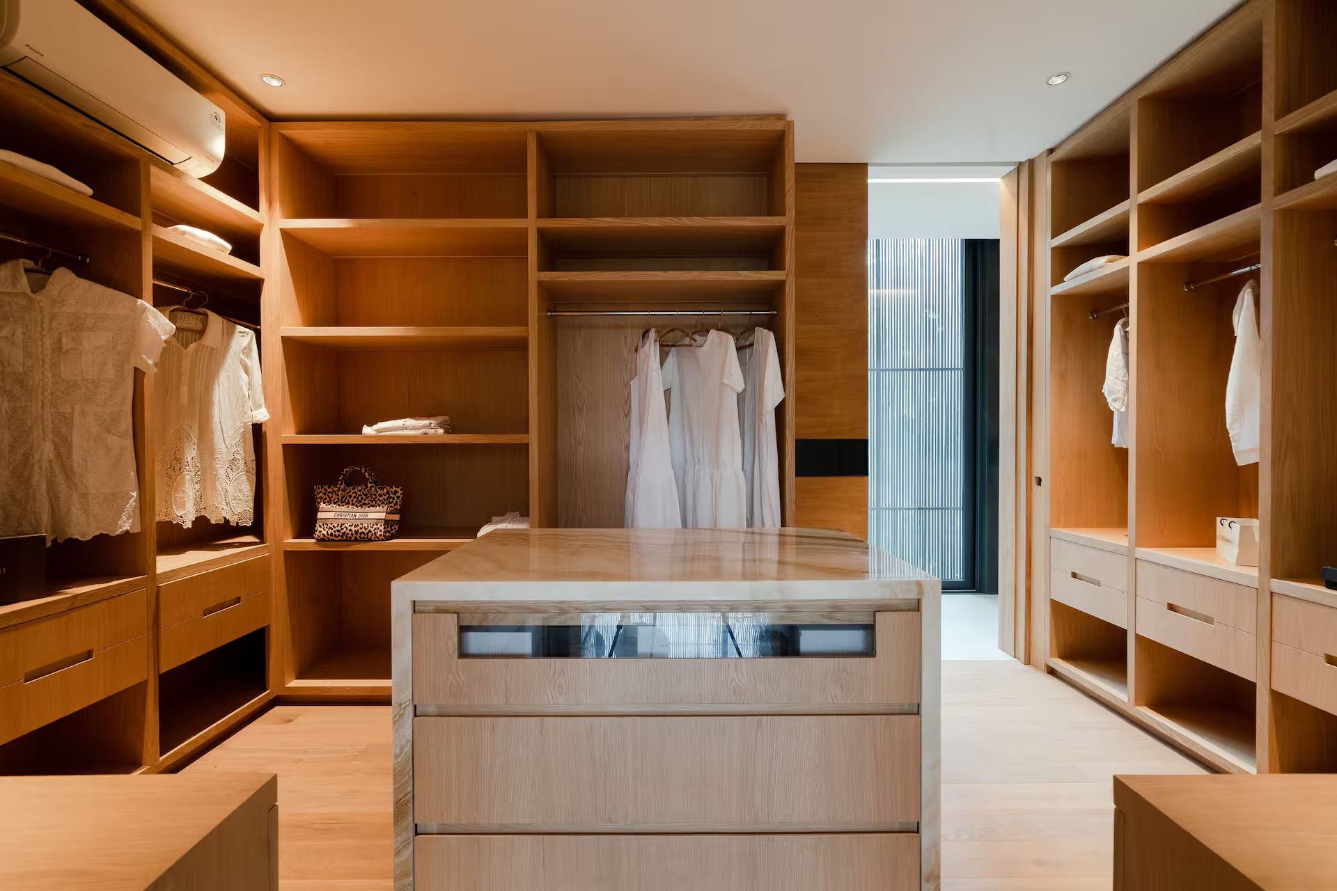 Bedrooms — photo 23