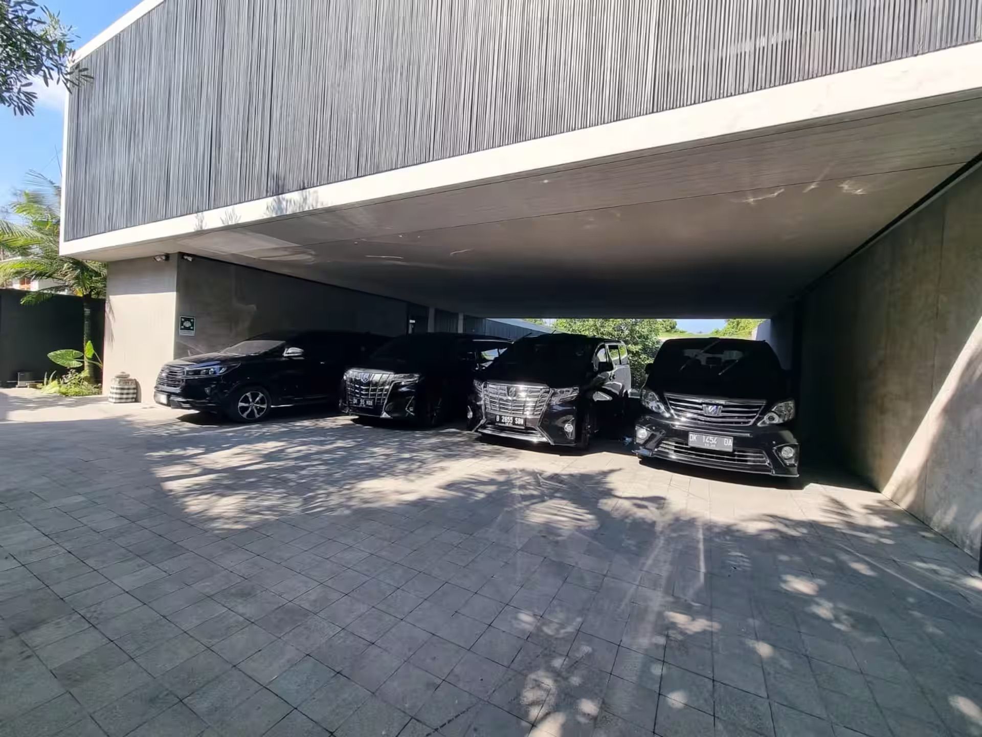 Exterior — photo 10