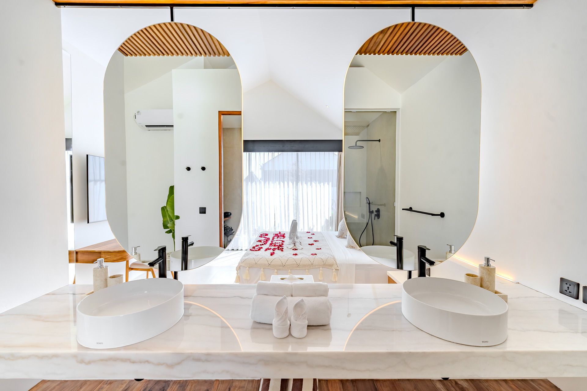 Bathrooms — photo 33