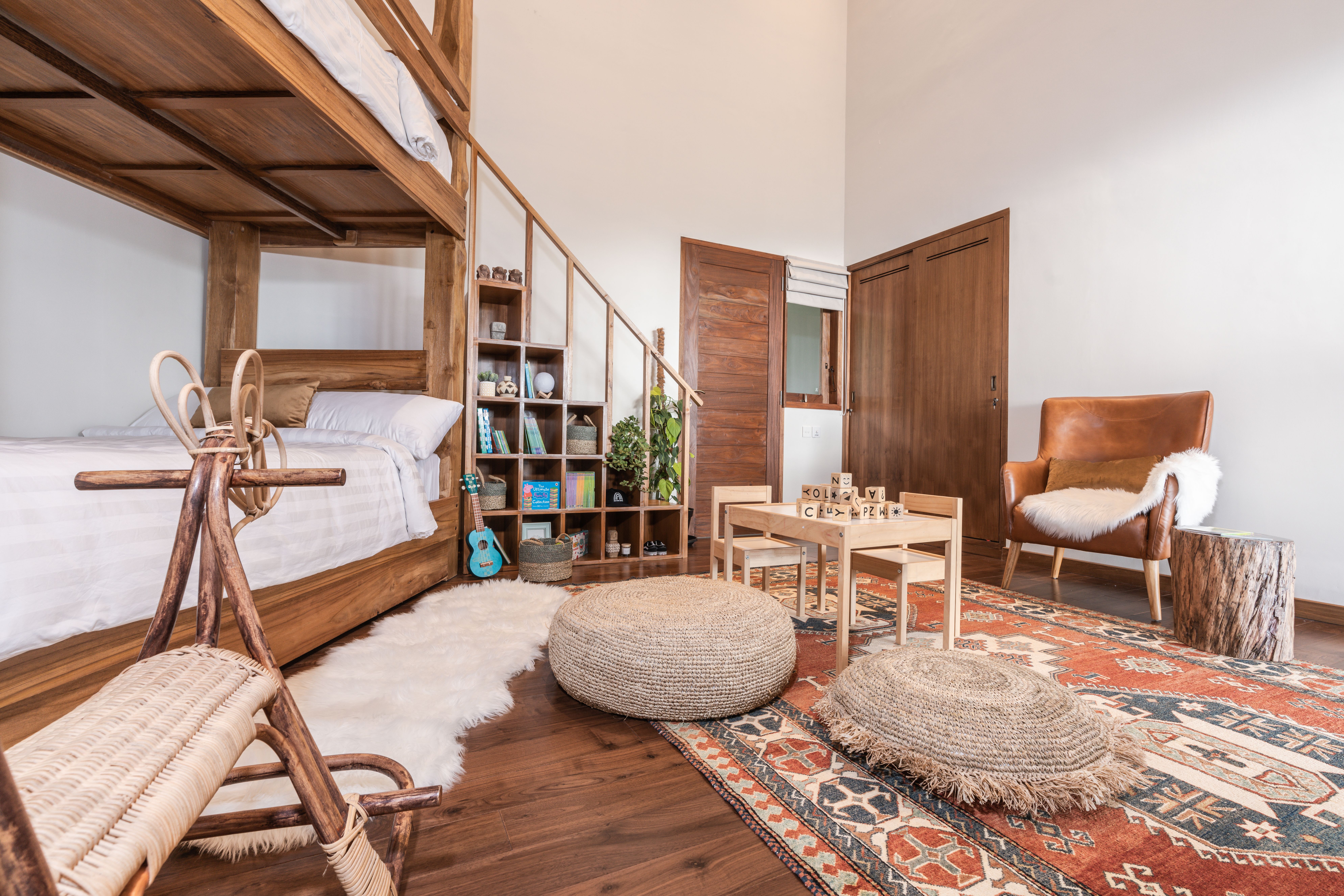 Bedrooms — photo 14