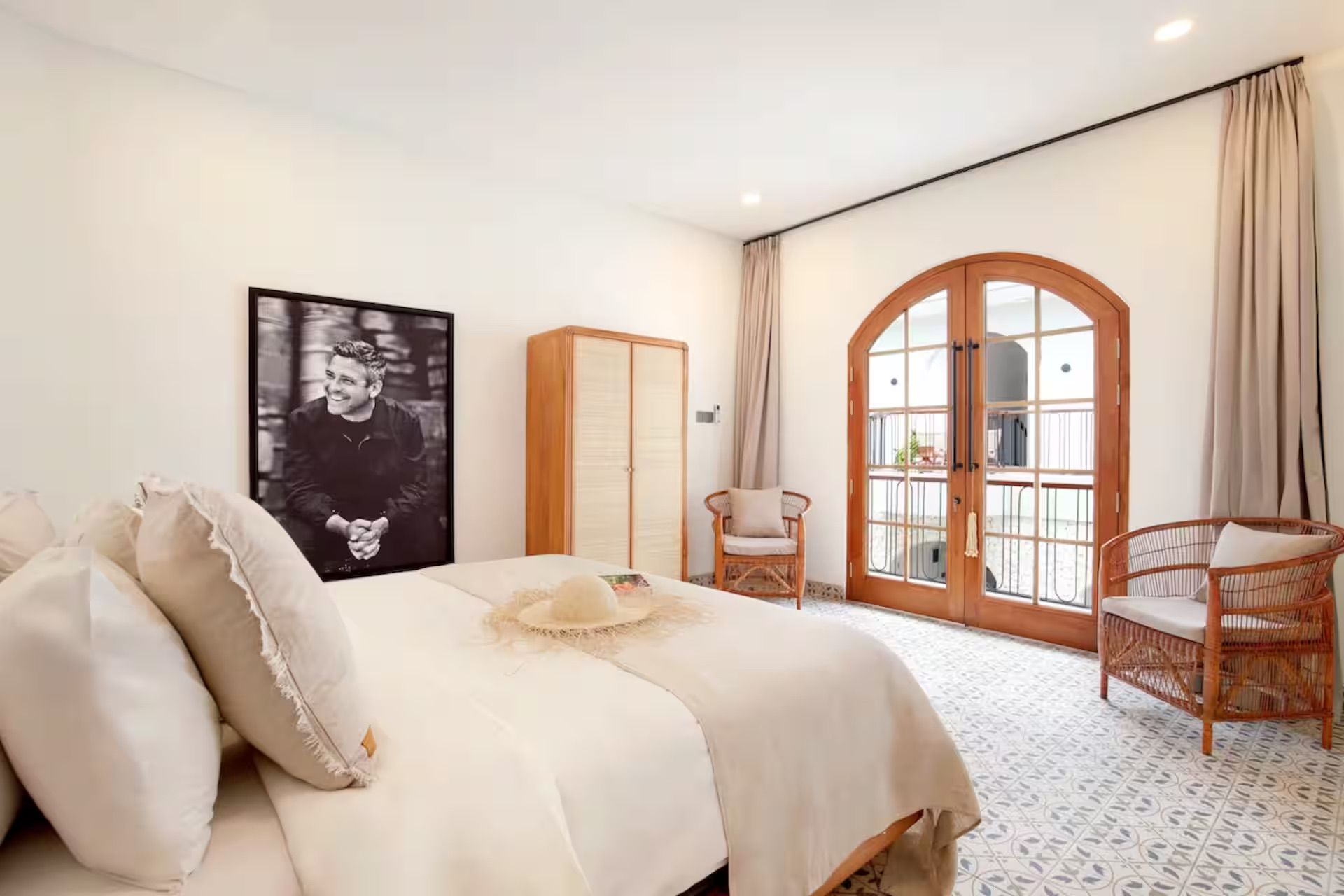 Bedrooms — photo 15
