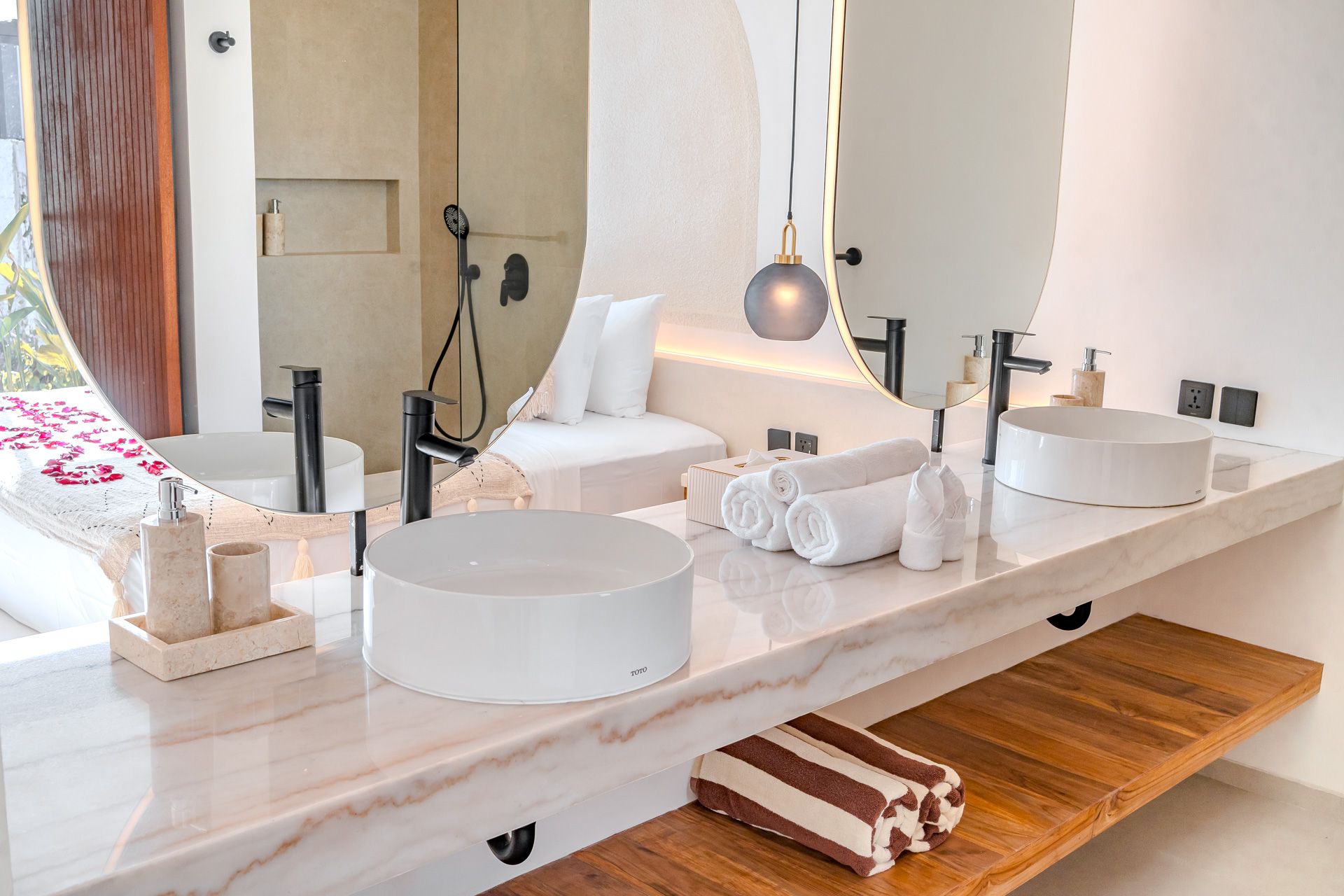 Bathrooms — photo 38