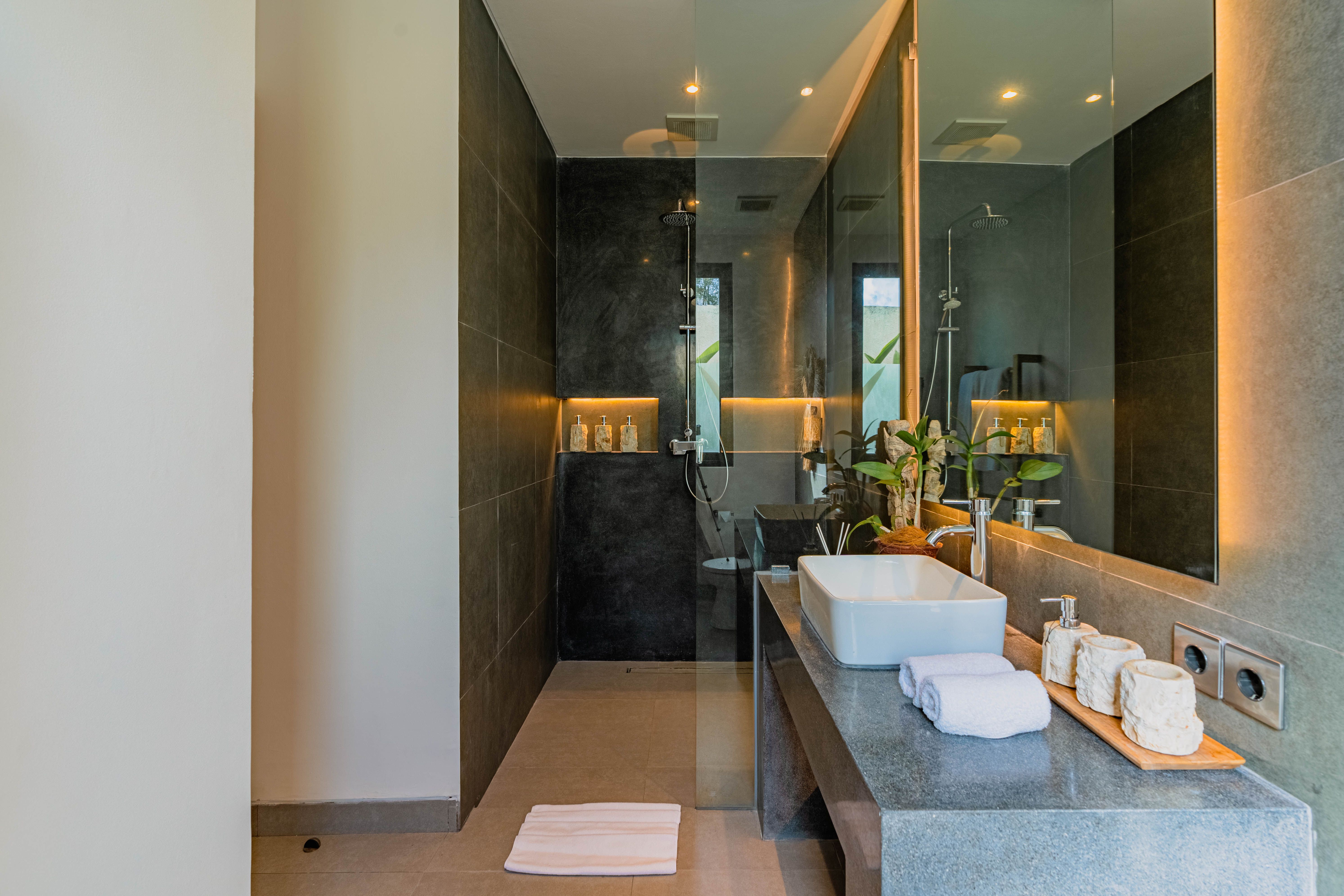 Bathrooms — photo 30