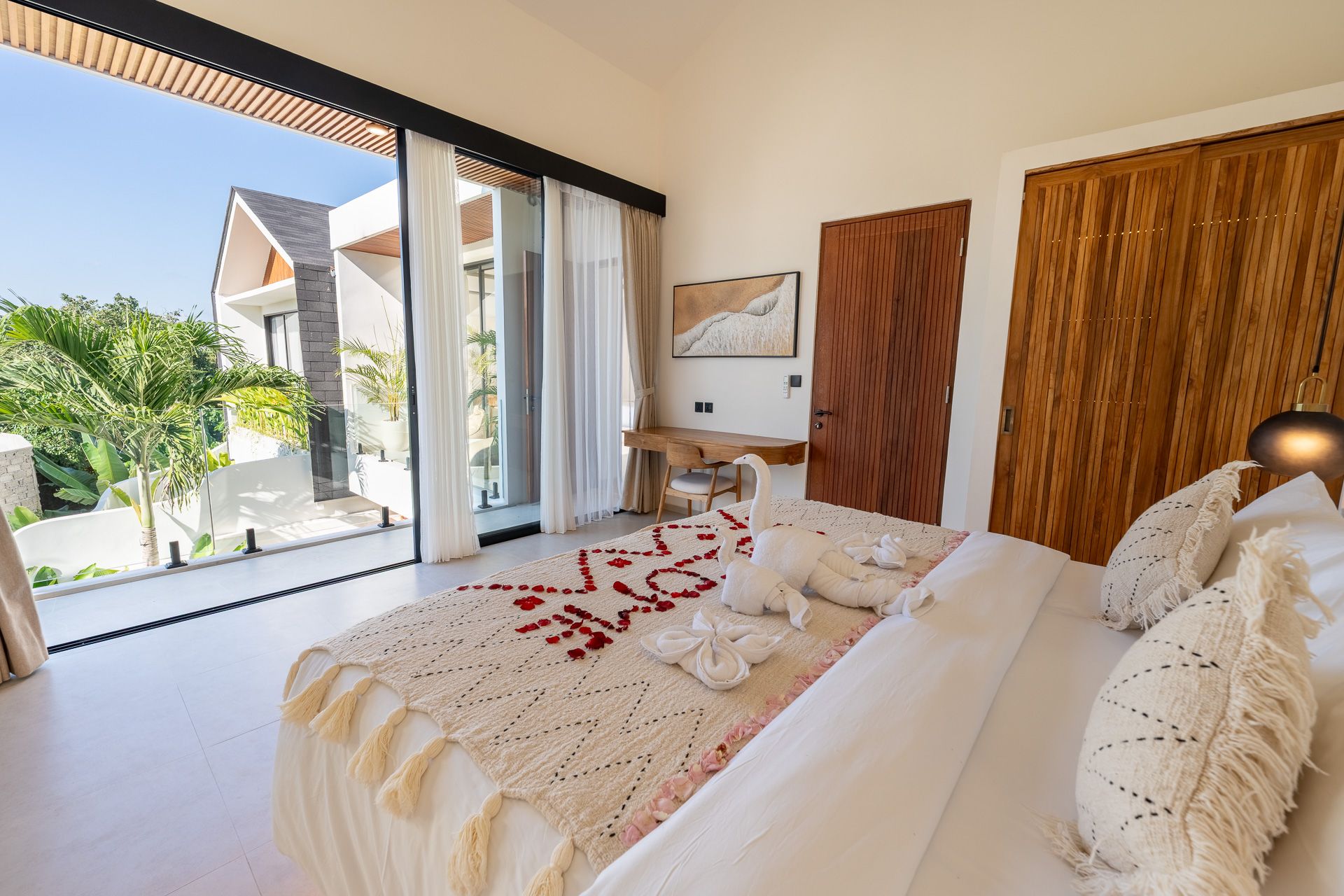 Bedrooms — photo 28