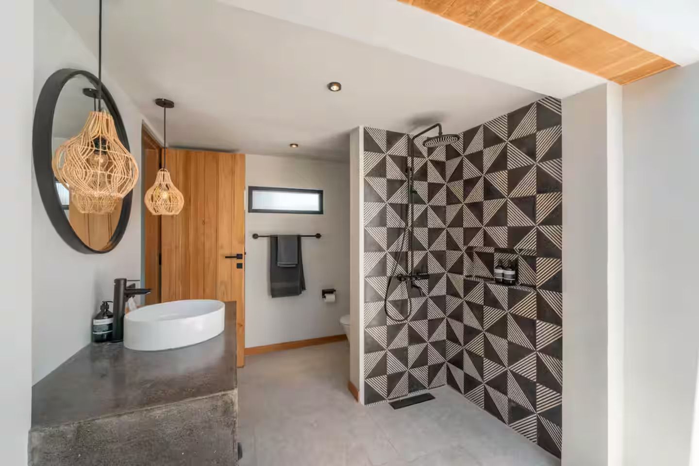 Bedrooms — photo 34
