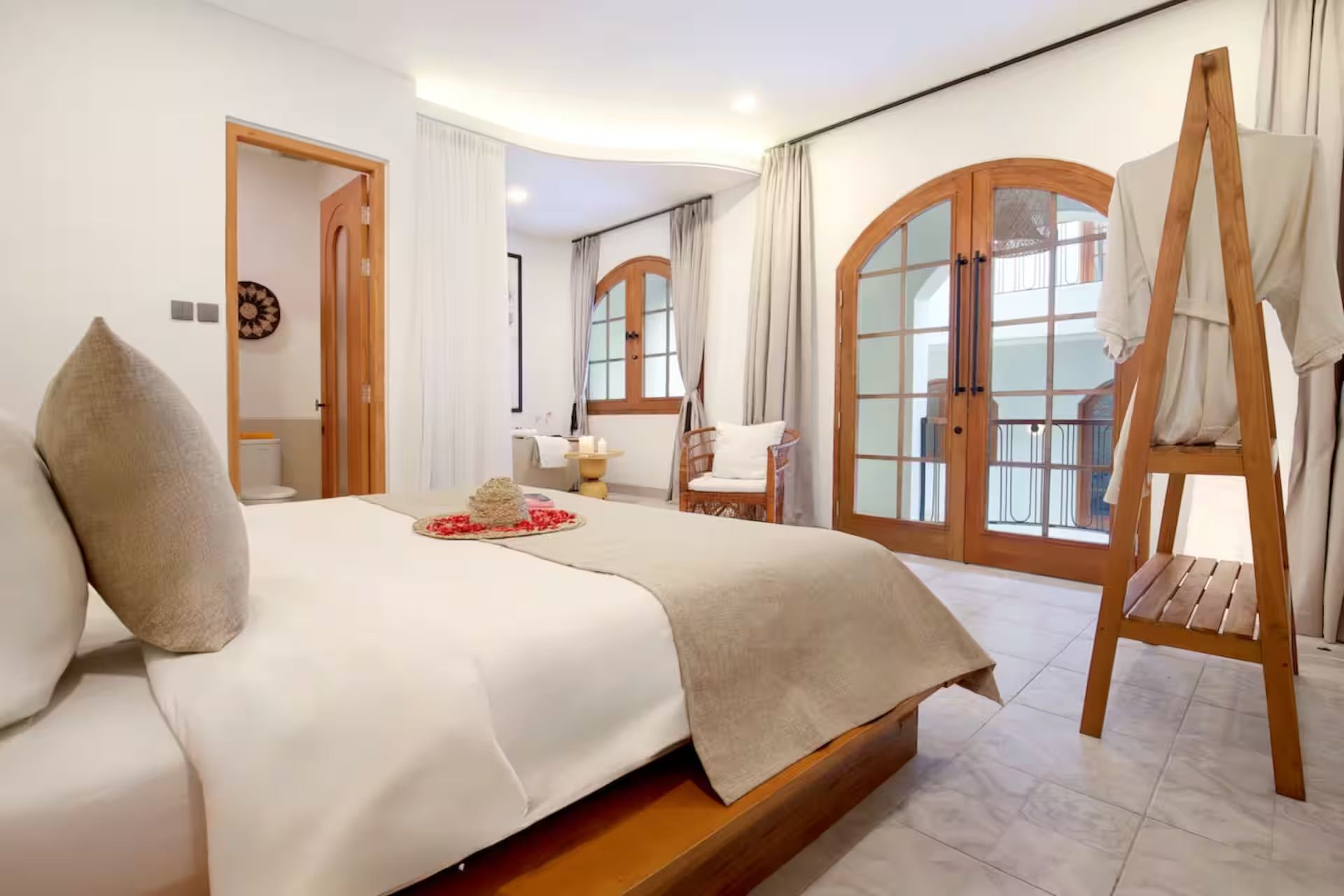 Bedrooms — photo 18