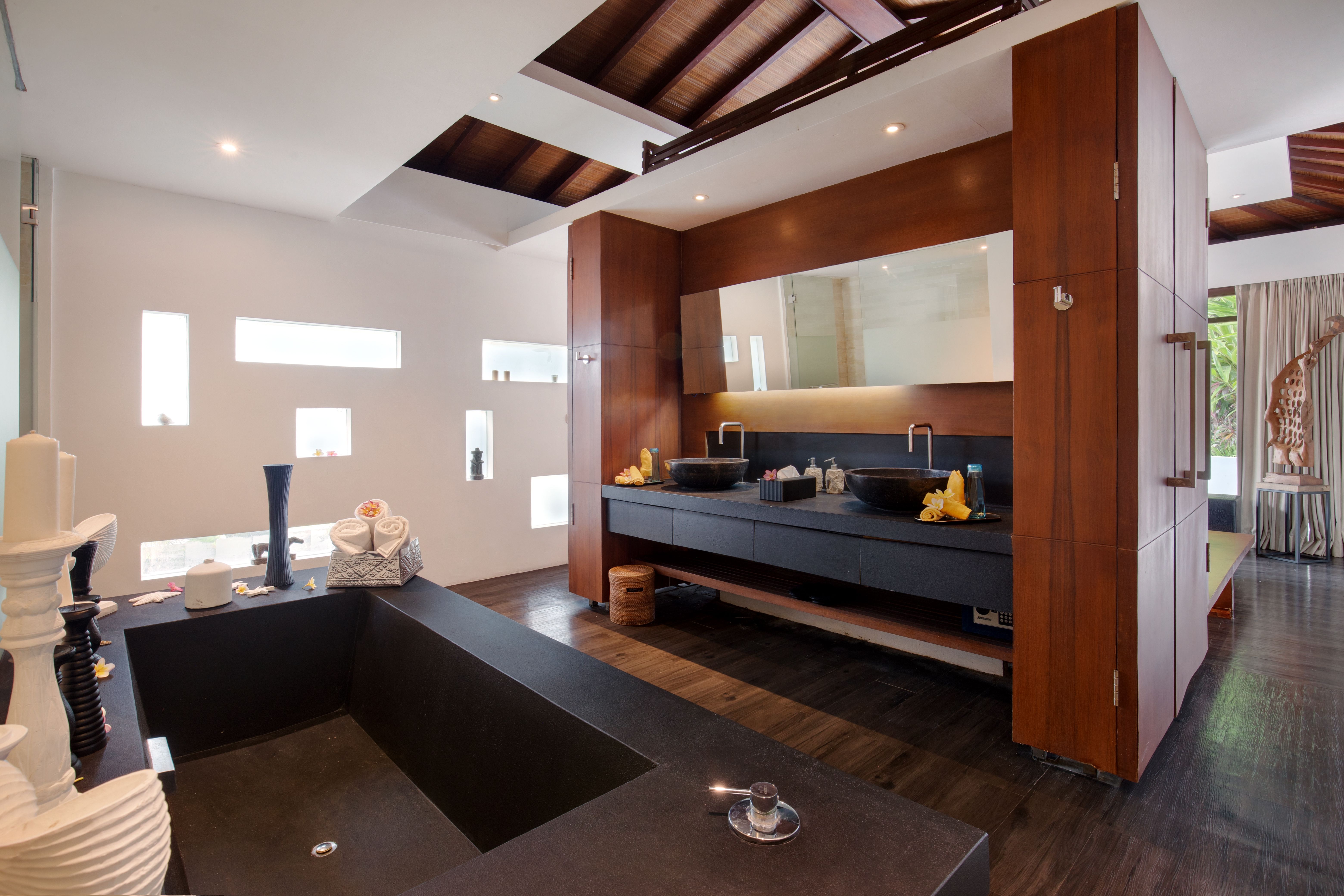 Bathrooms — photo 33