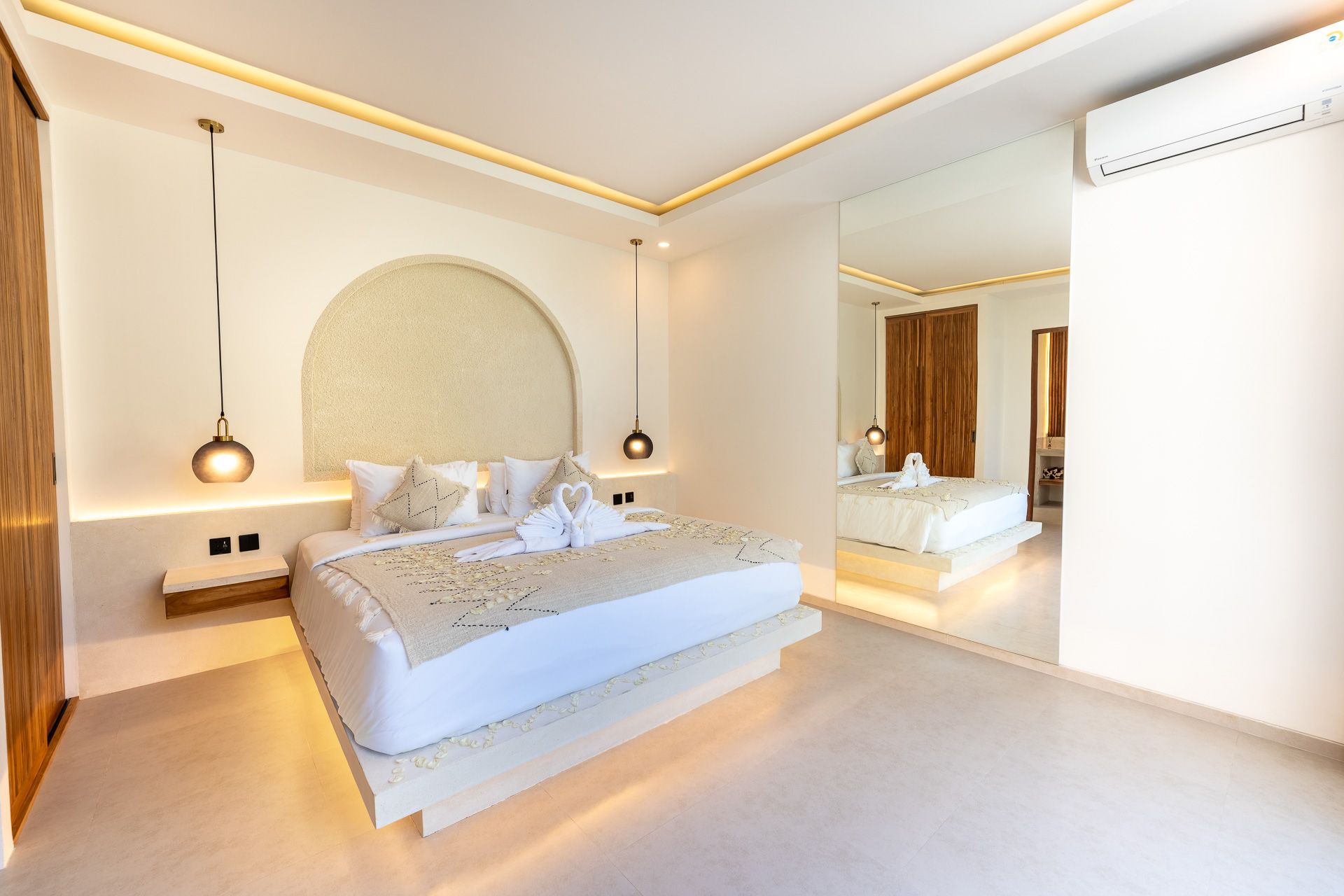 Bedrooms — photo 24