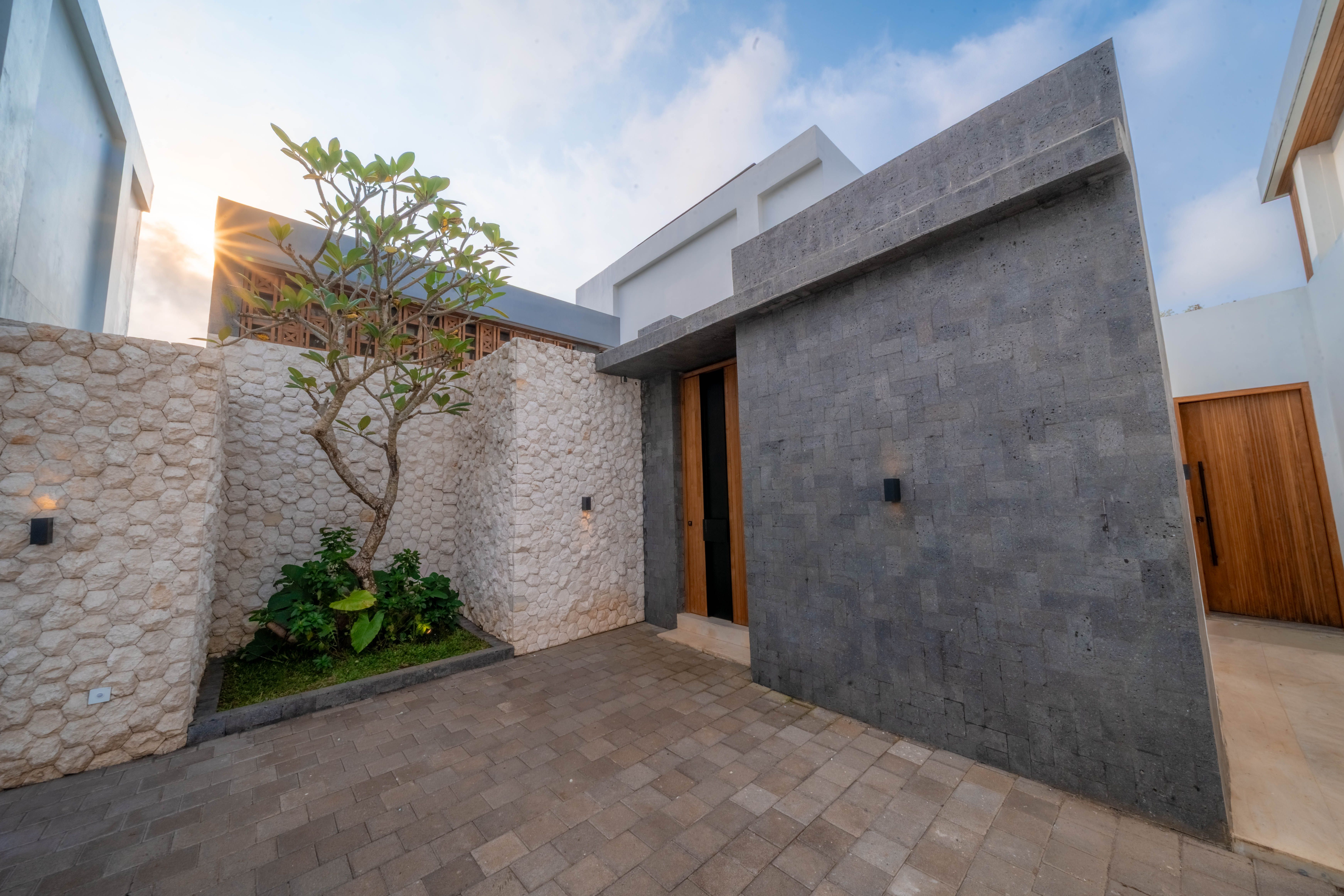 Exterior — photo 5