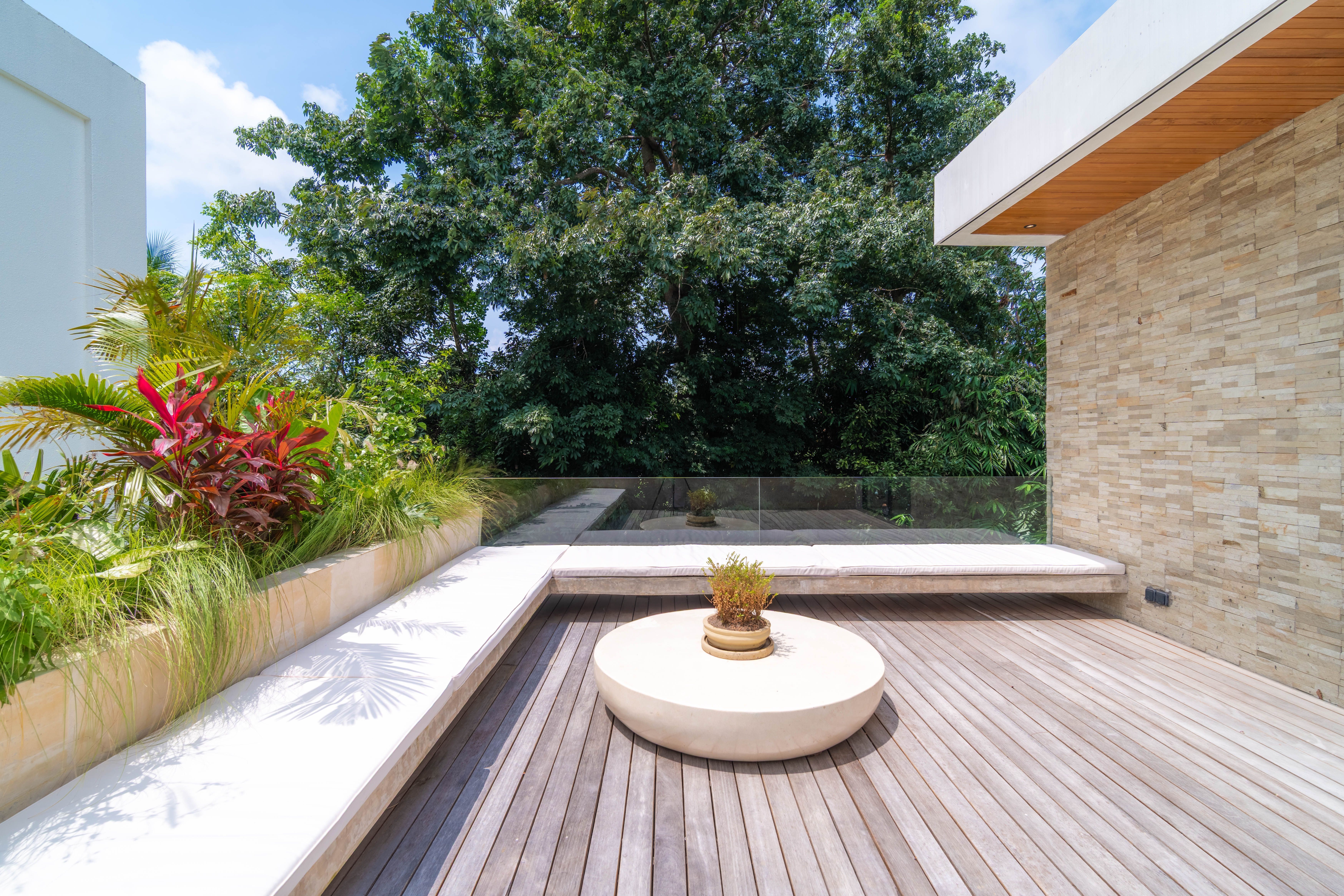 Exterior — photo 6