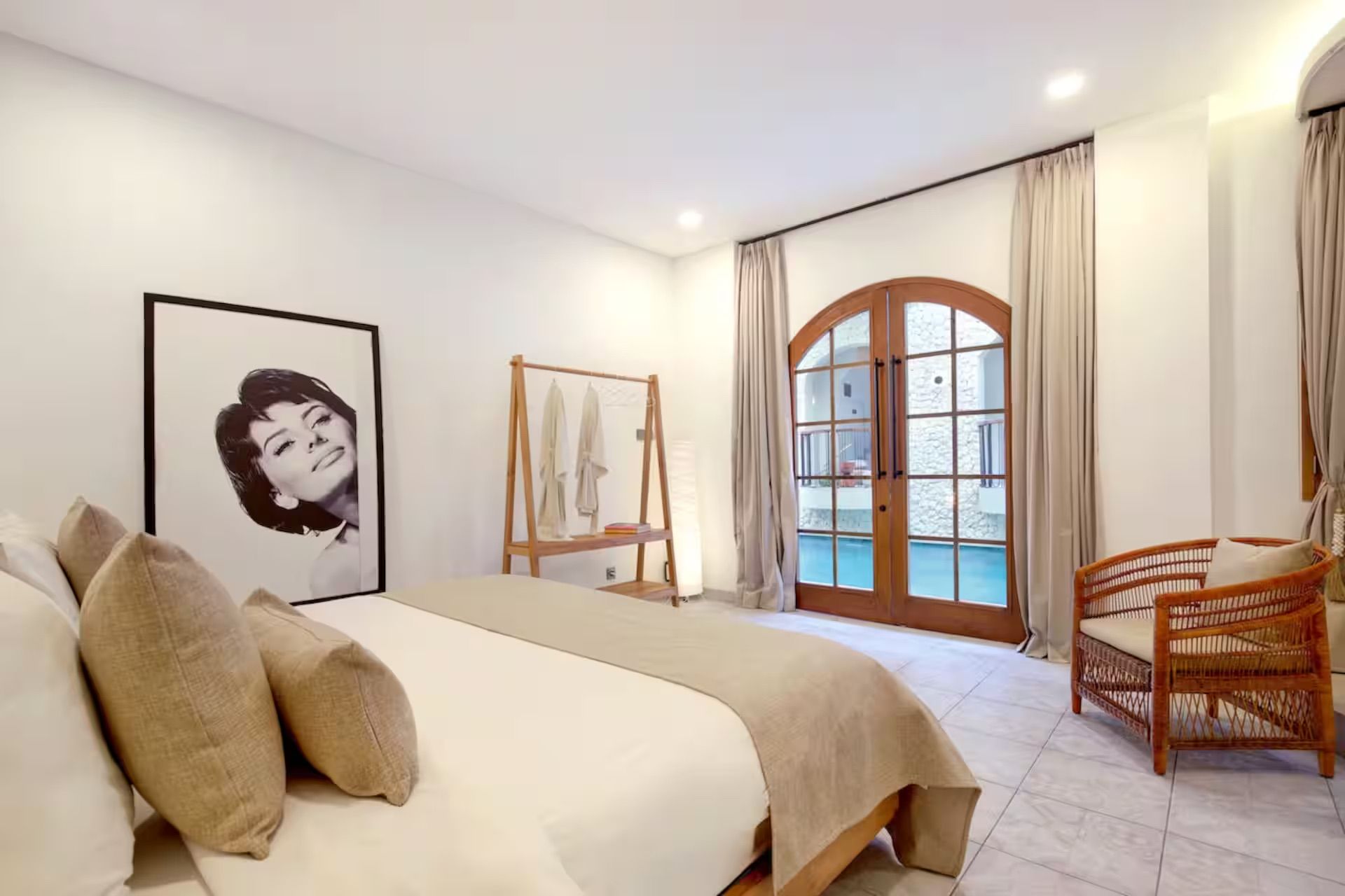Bedrooms — photo 25