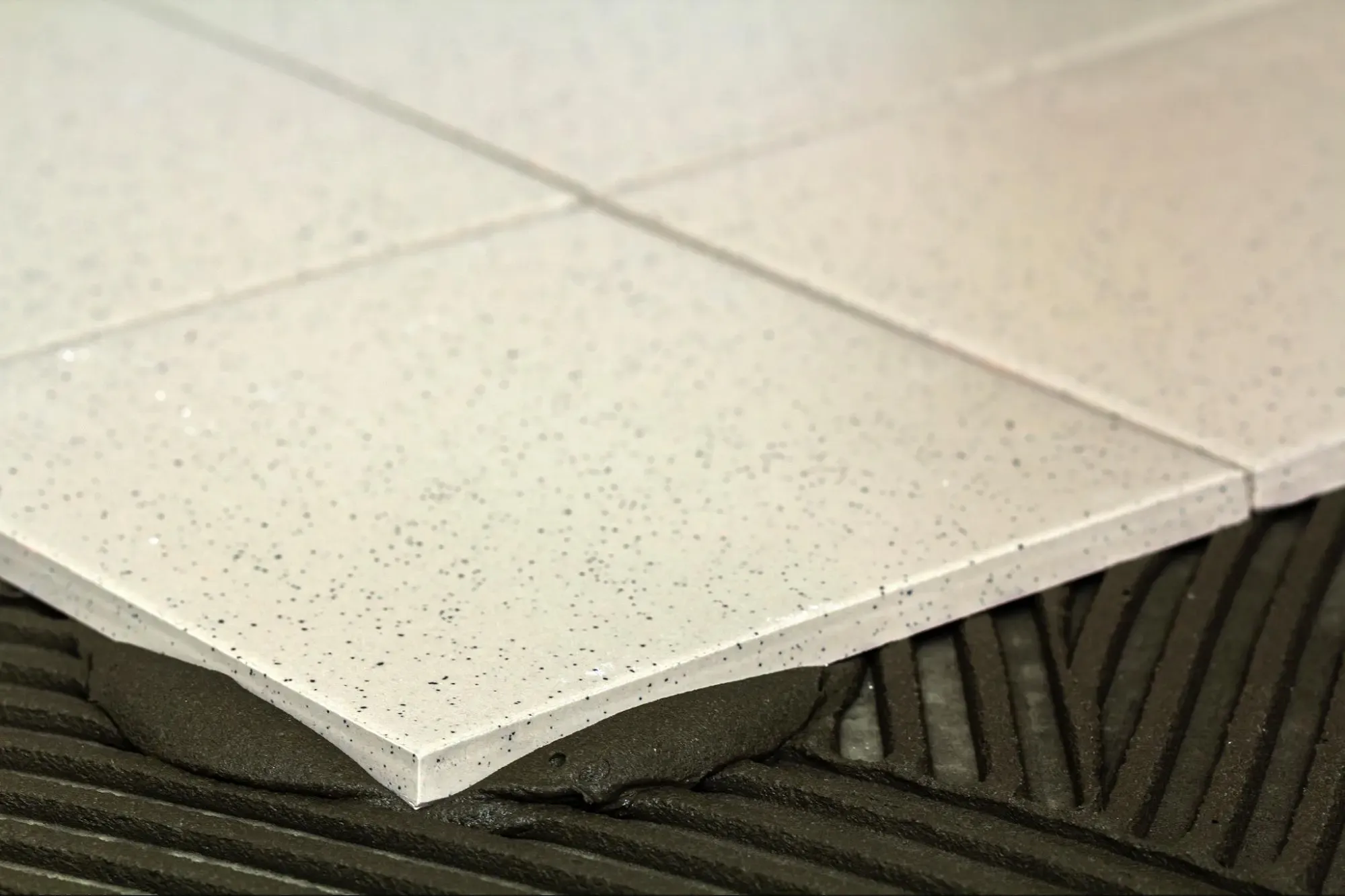 กระเบื้องเซรามิกปูพื้น