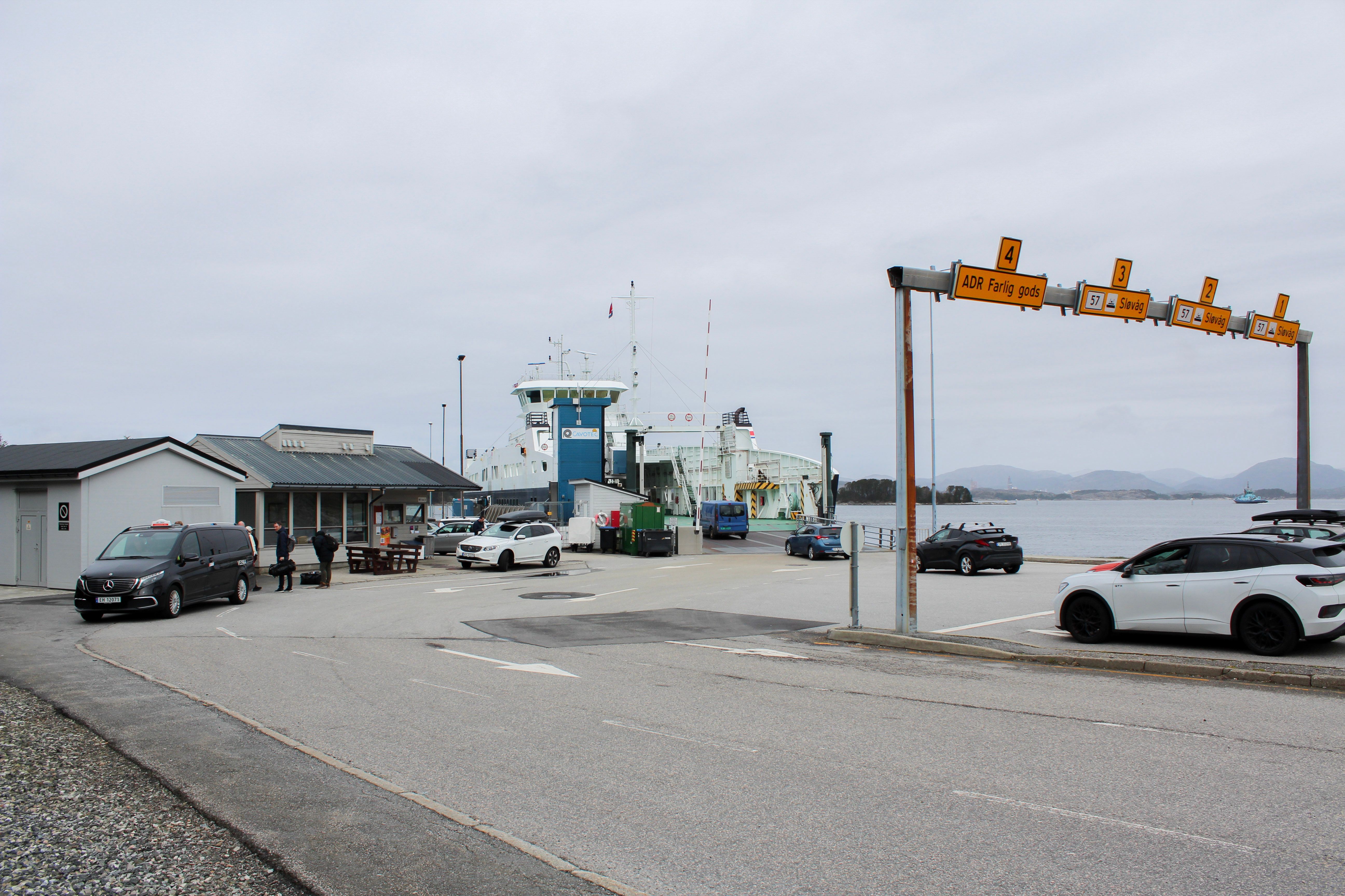 Fleirtalet sa nei til å sjå på oppstart av to ferjer i 2026