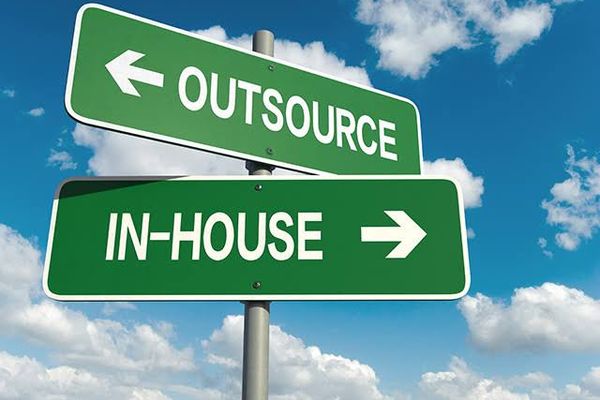 In-House vs Outsourcing
