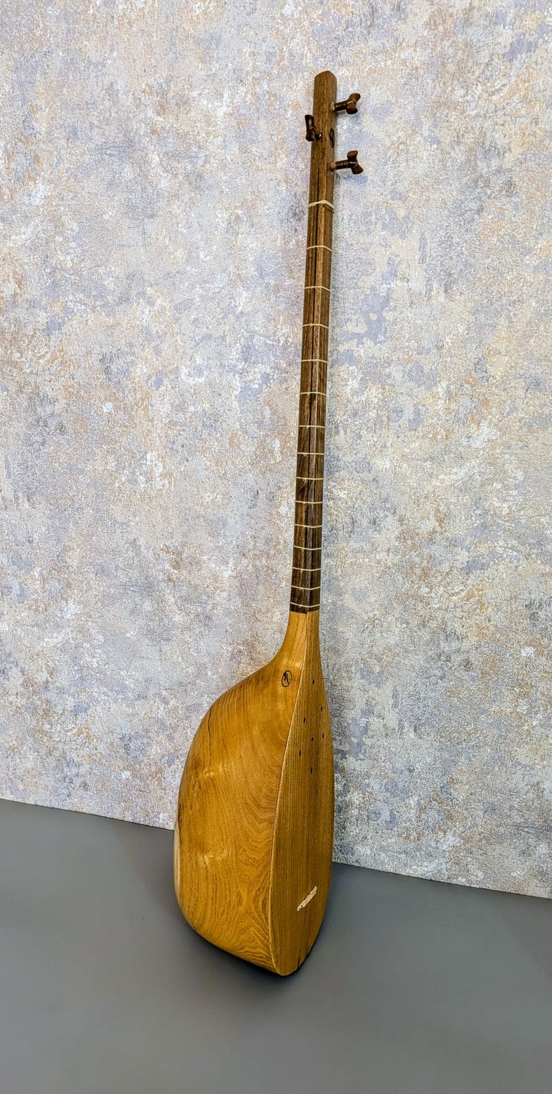 Tanbur by Hossein Yari, view 2