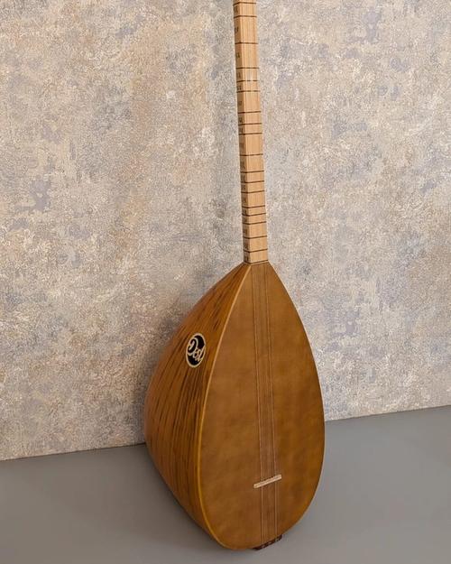 Long-Neck Mulberry Bağlama